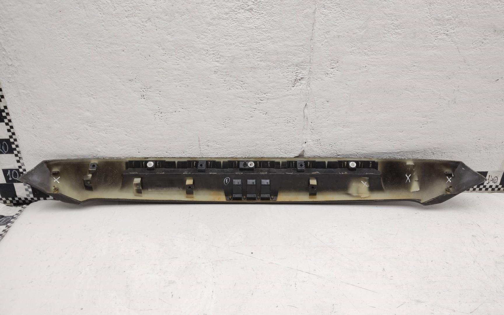 Накладка на капот