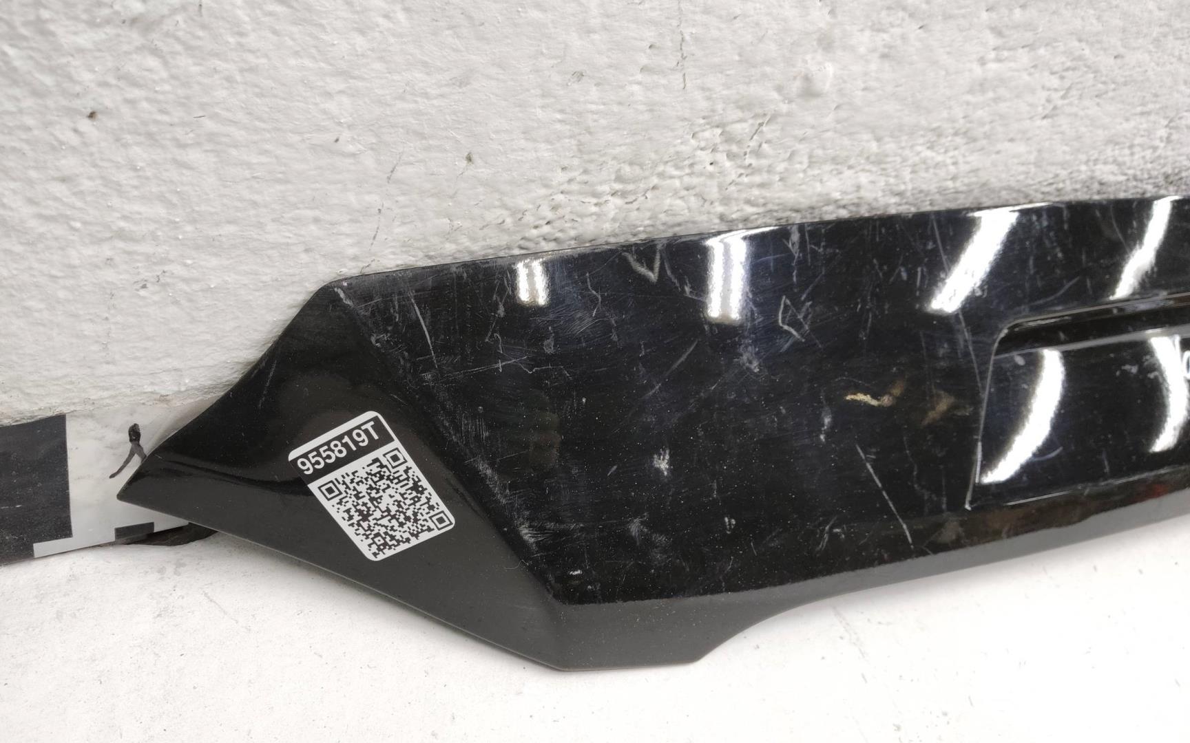 Накладка на капот