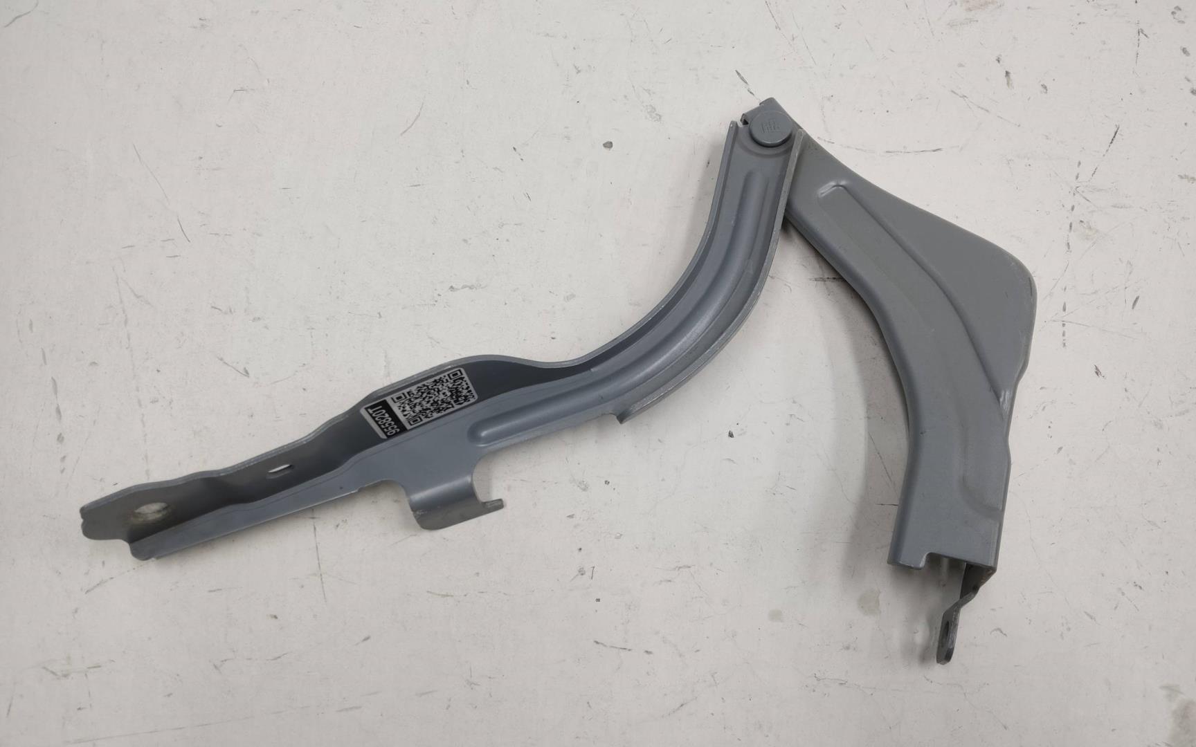 Петля капота правая