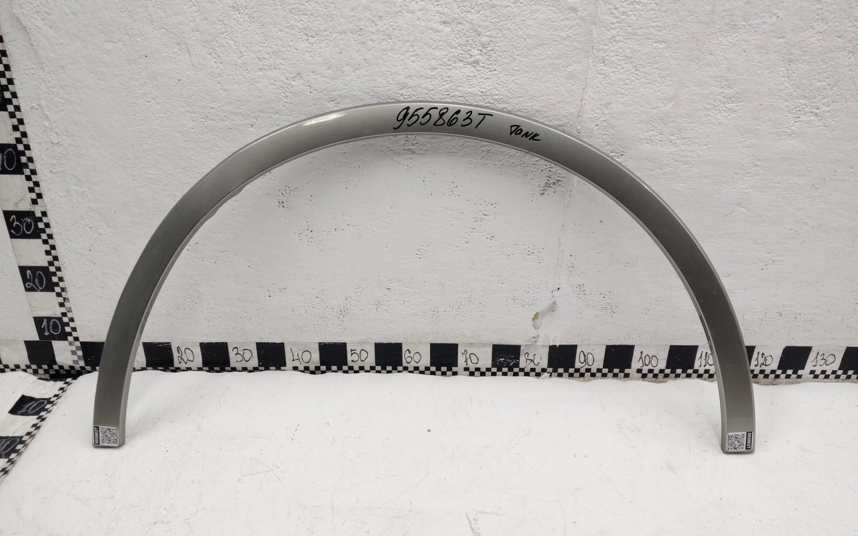 Накладка переднего крыла левого