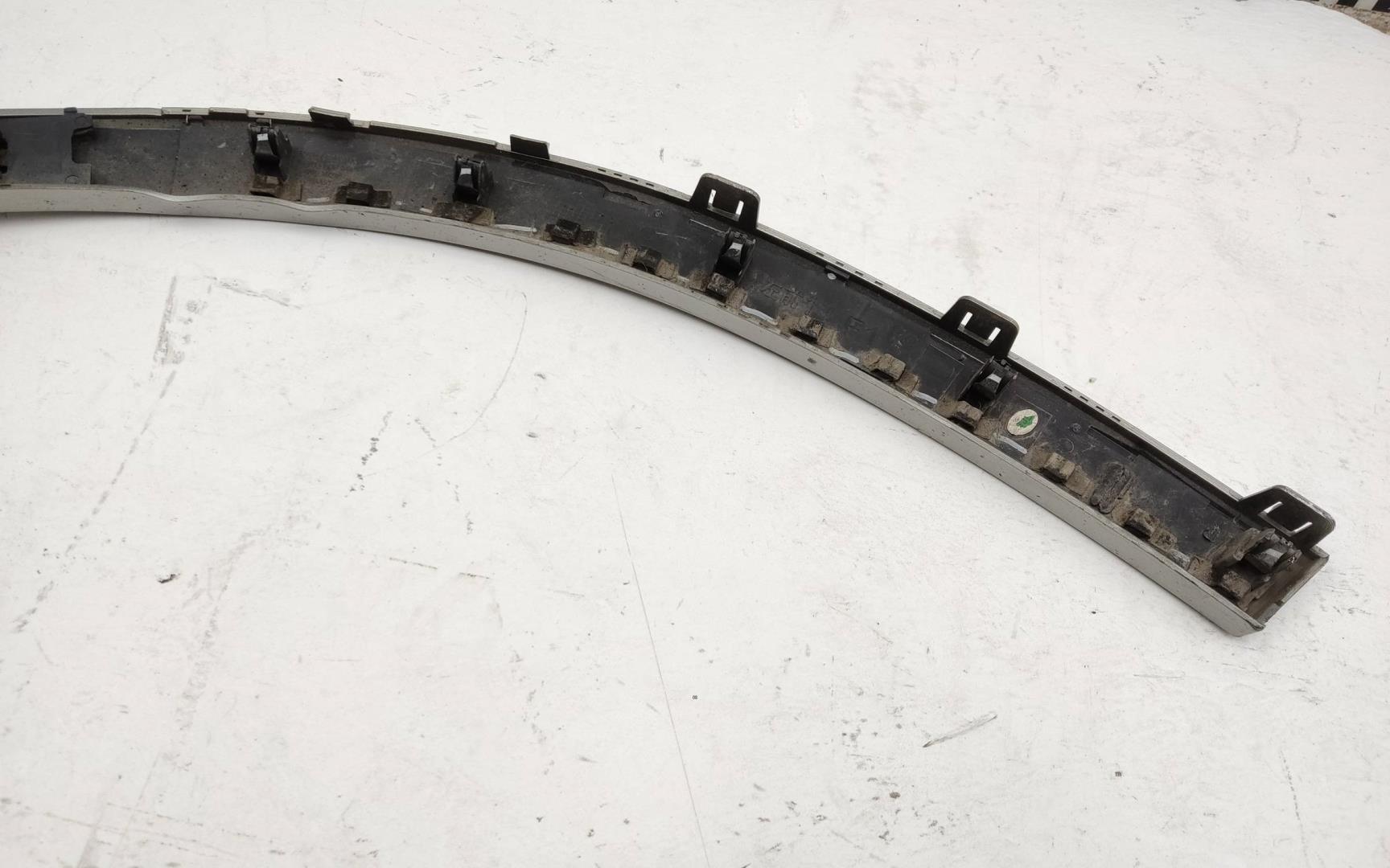 Накладка переднего крыла левого