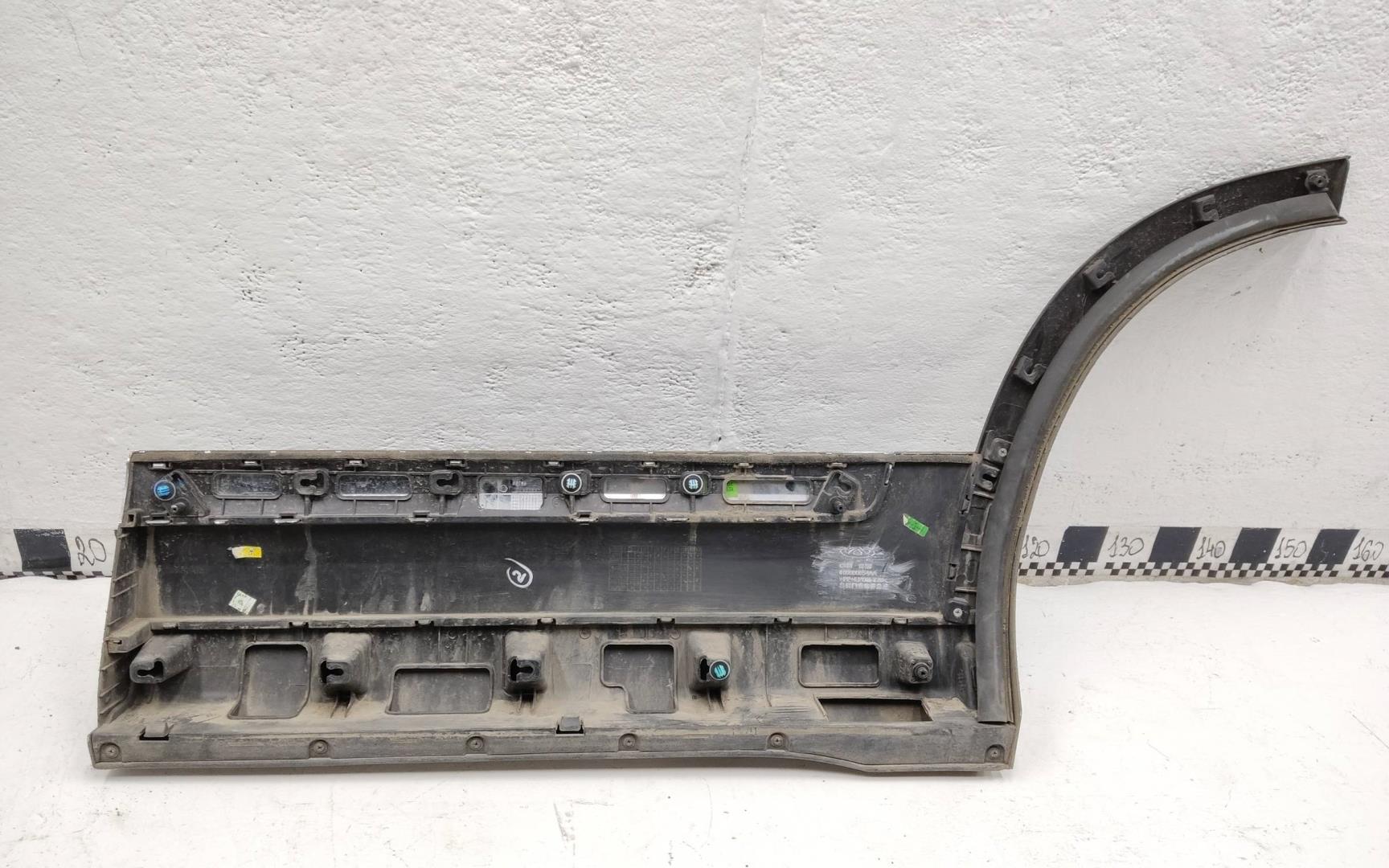 Накладка двери задней правой