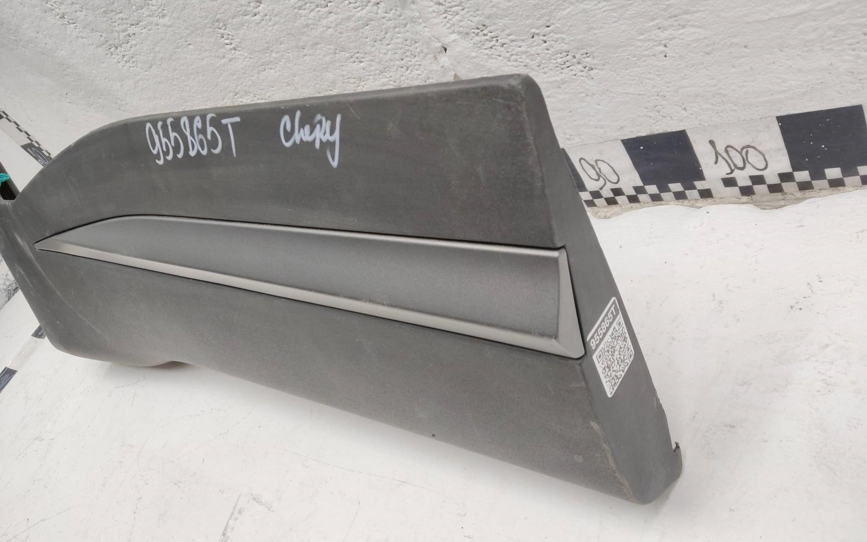 Накладка двери задней правой