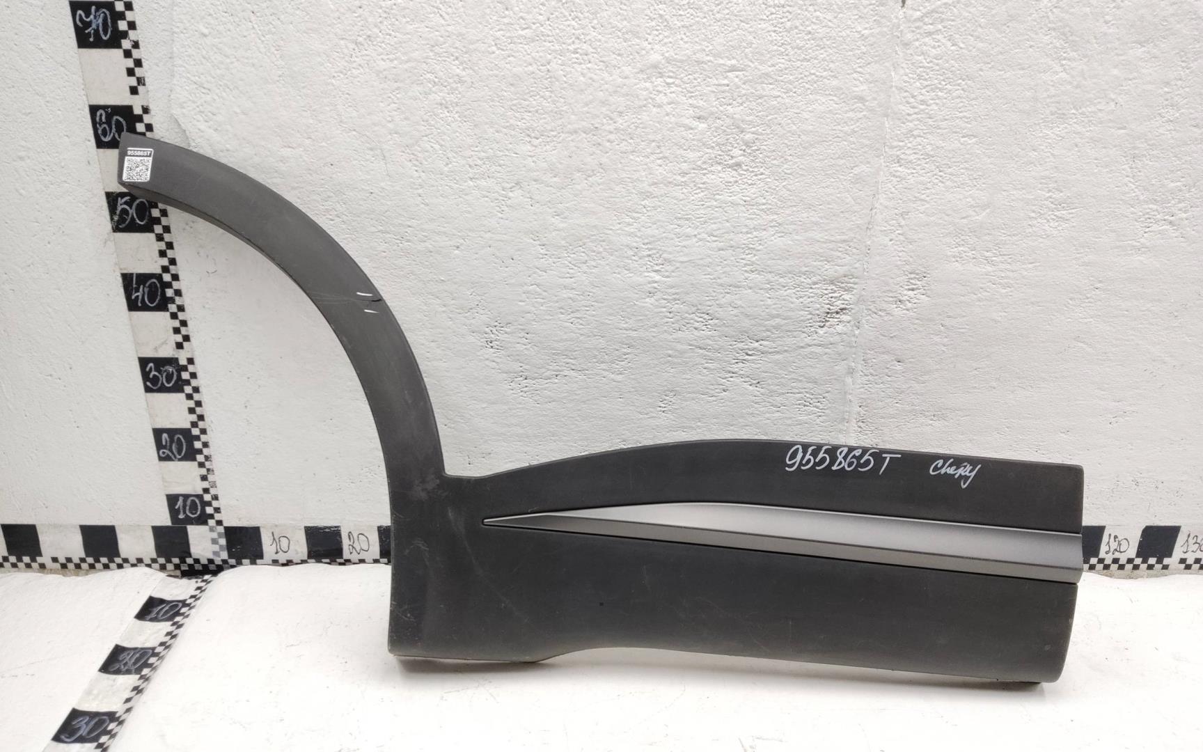 Накладка двери задней правой