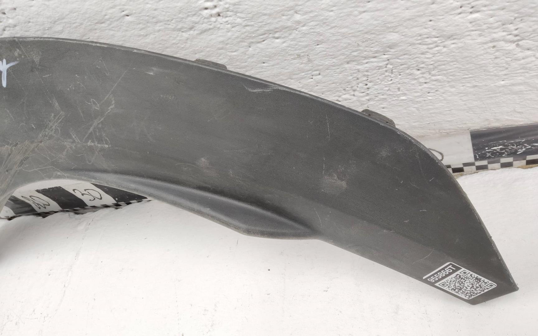 Накладка заднего крыла левого
