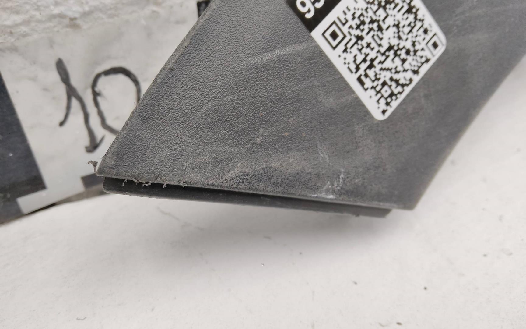 Накладка заднего крыла правого