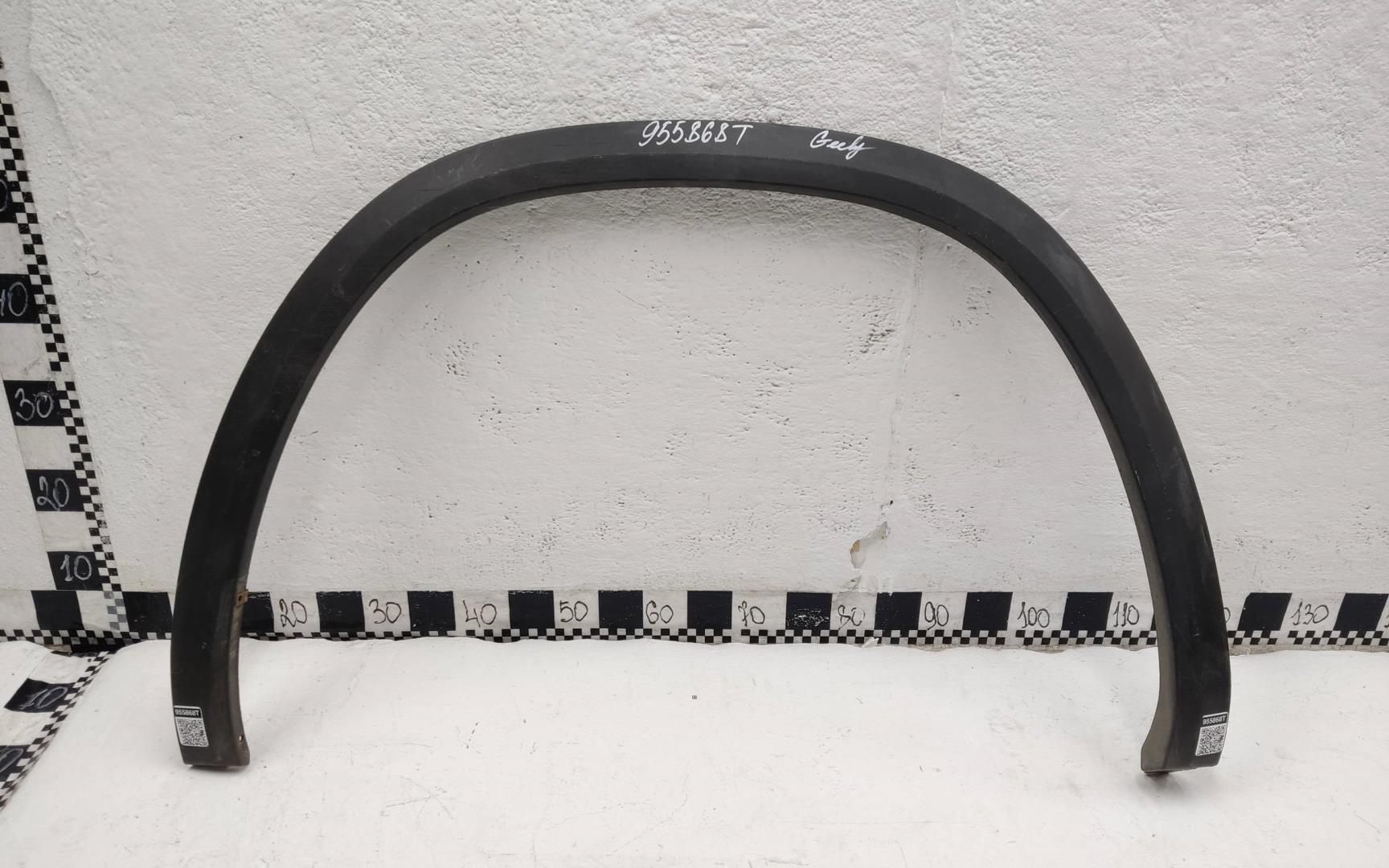 Накладка переднего крыла правого