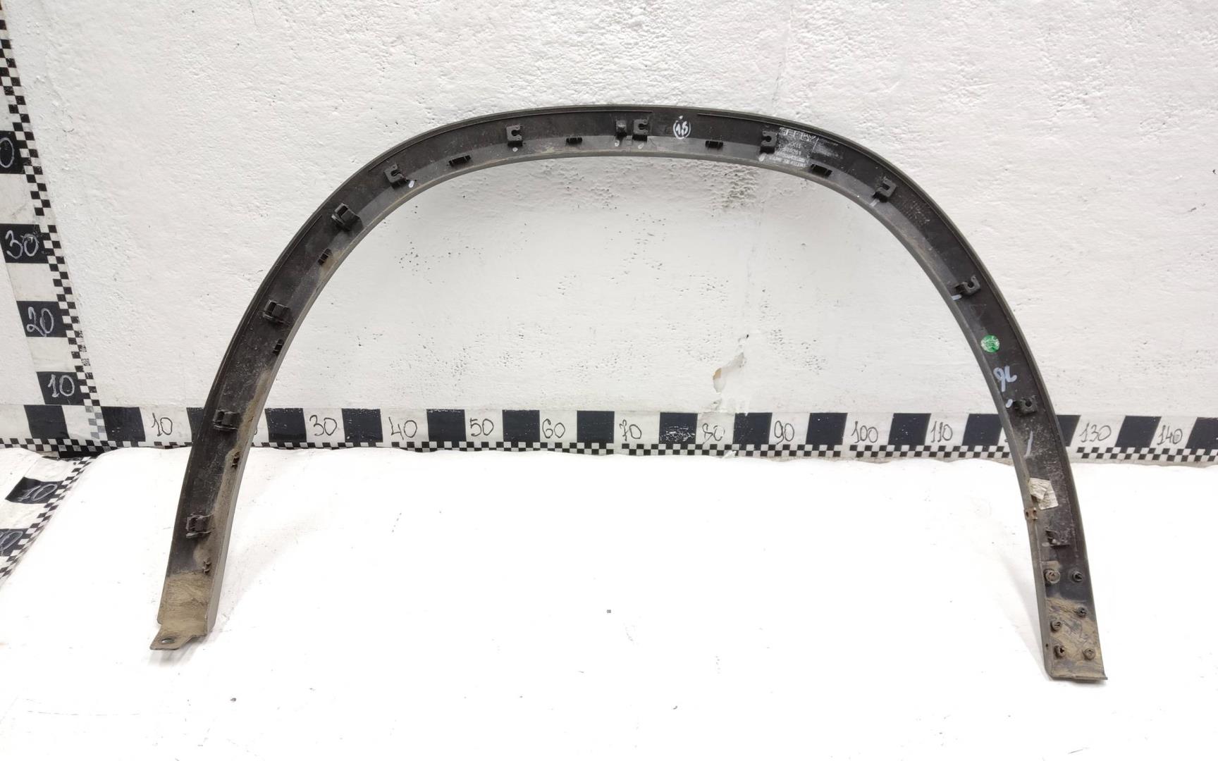 Накладка переднего крыла правого