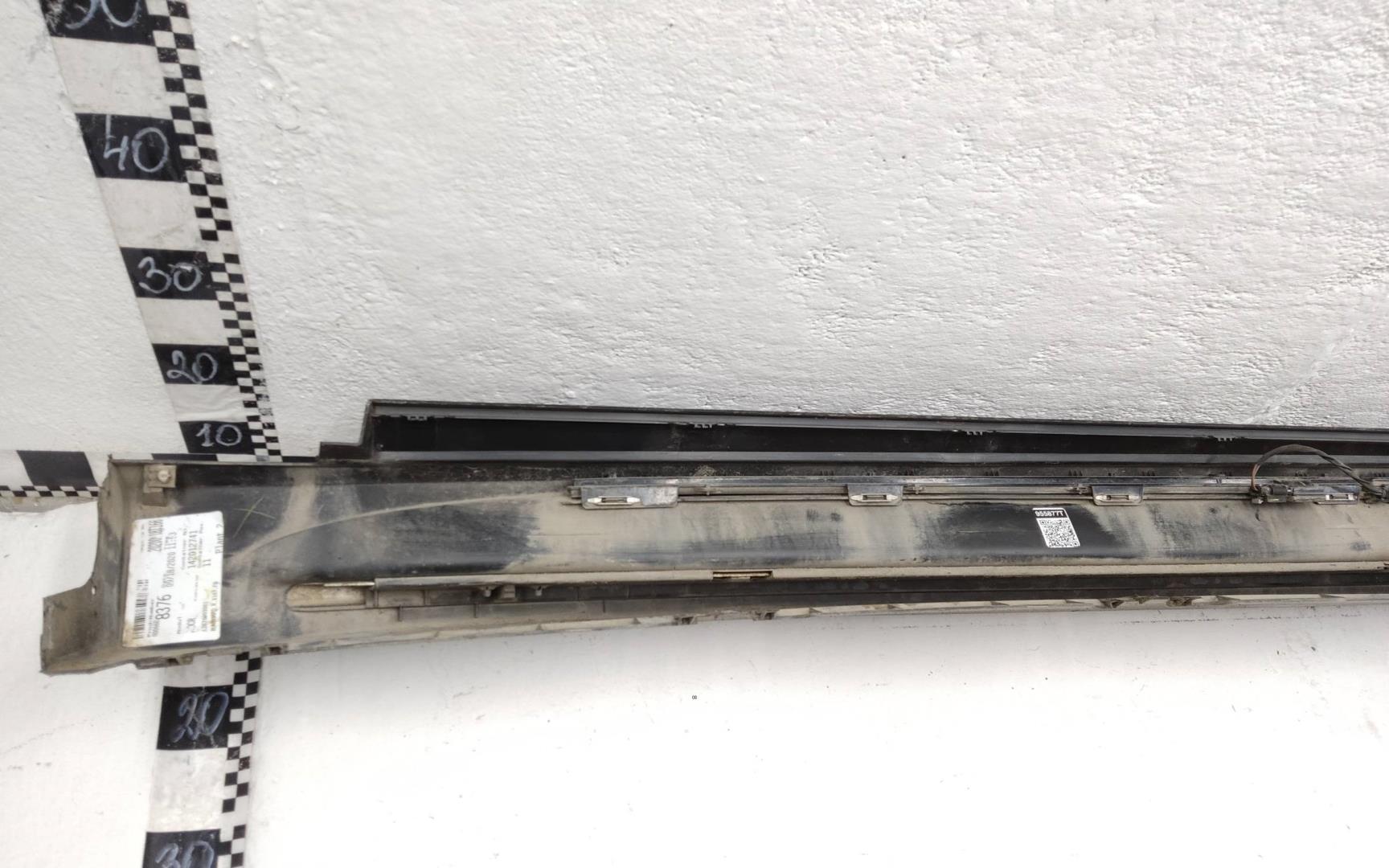 Подножка правая