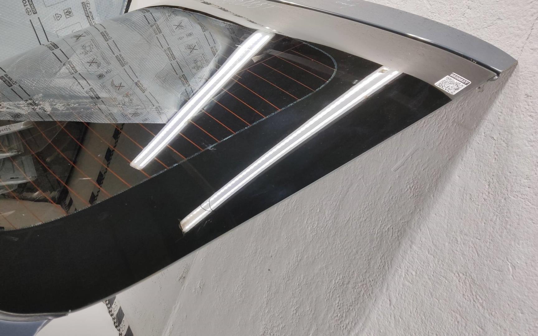 Стекло двери багажника