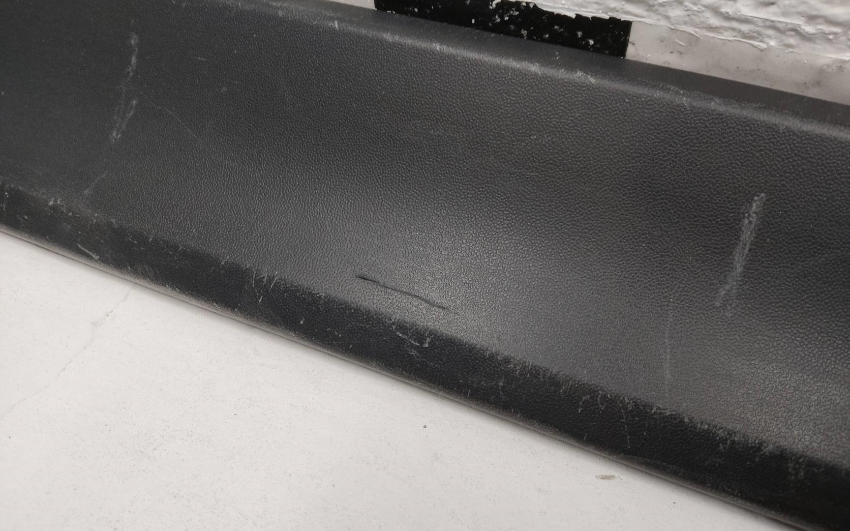 Накладка двери передней правой