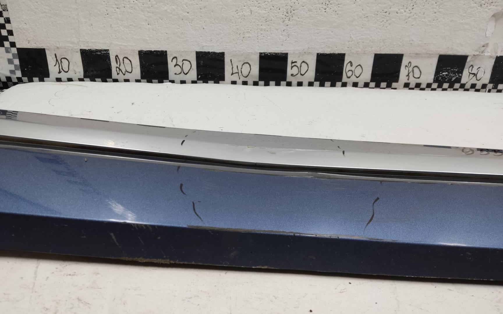 Накладка двери передней правой