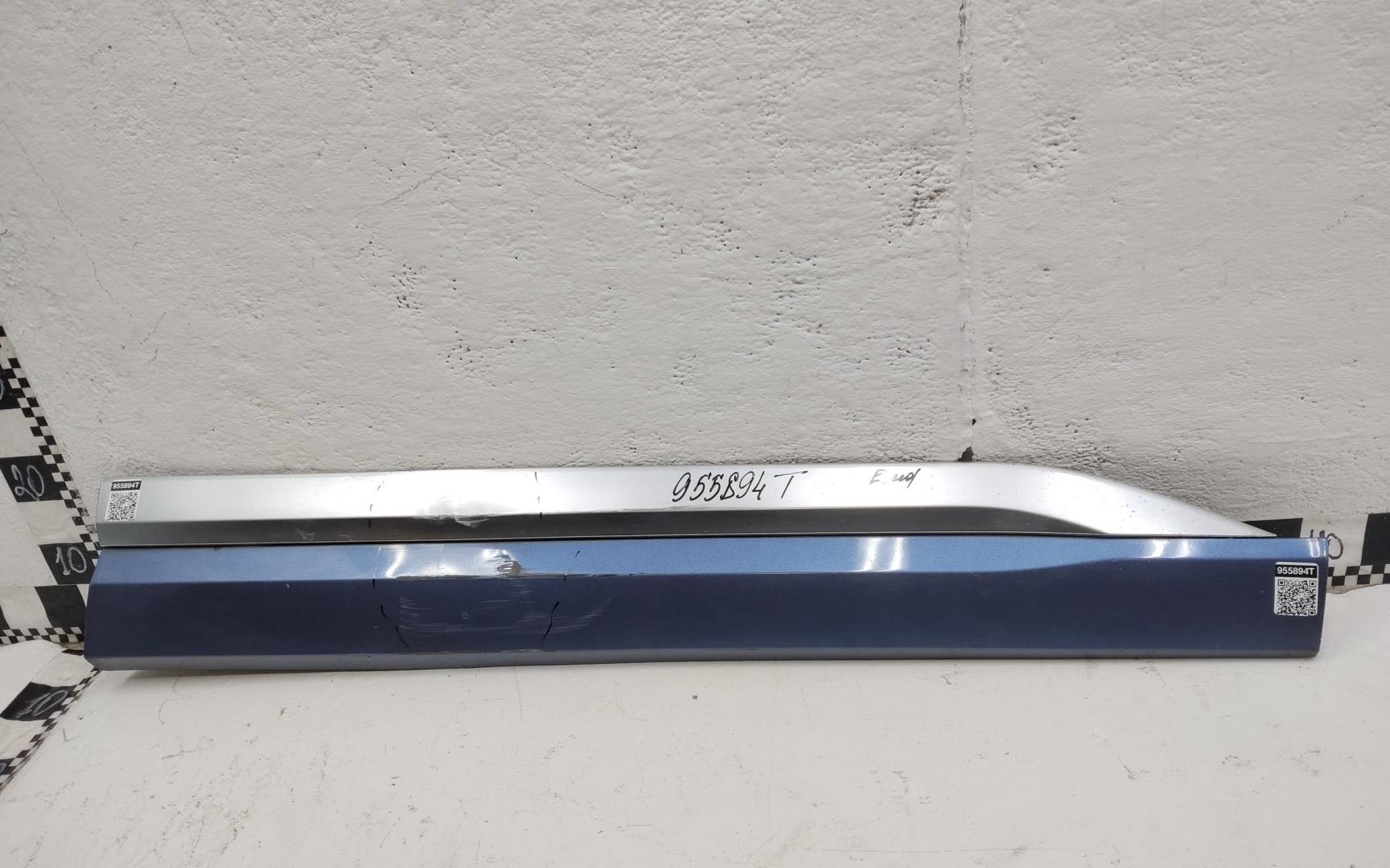 Накладка двери передней правой