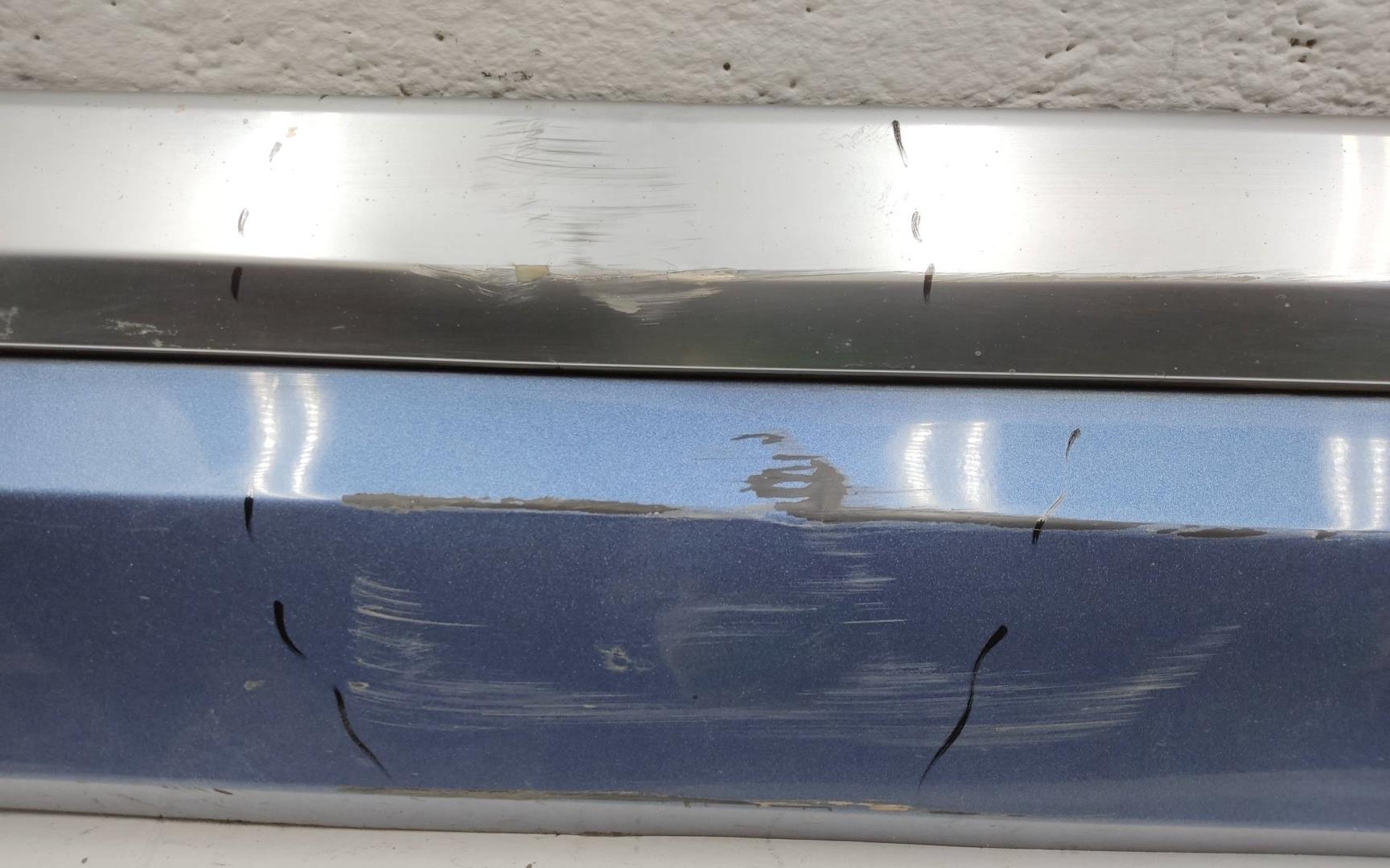 Накладка двери передней правой