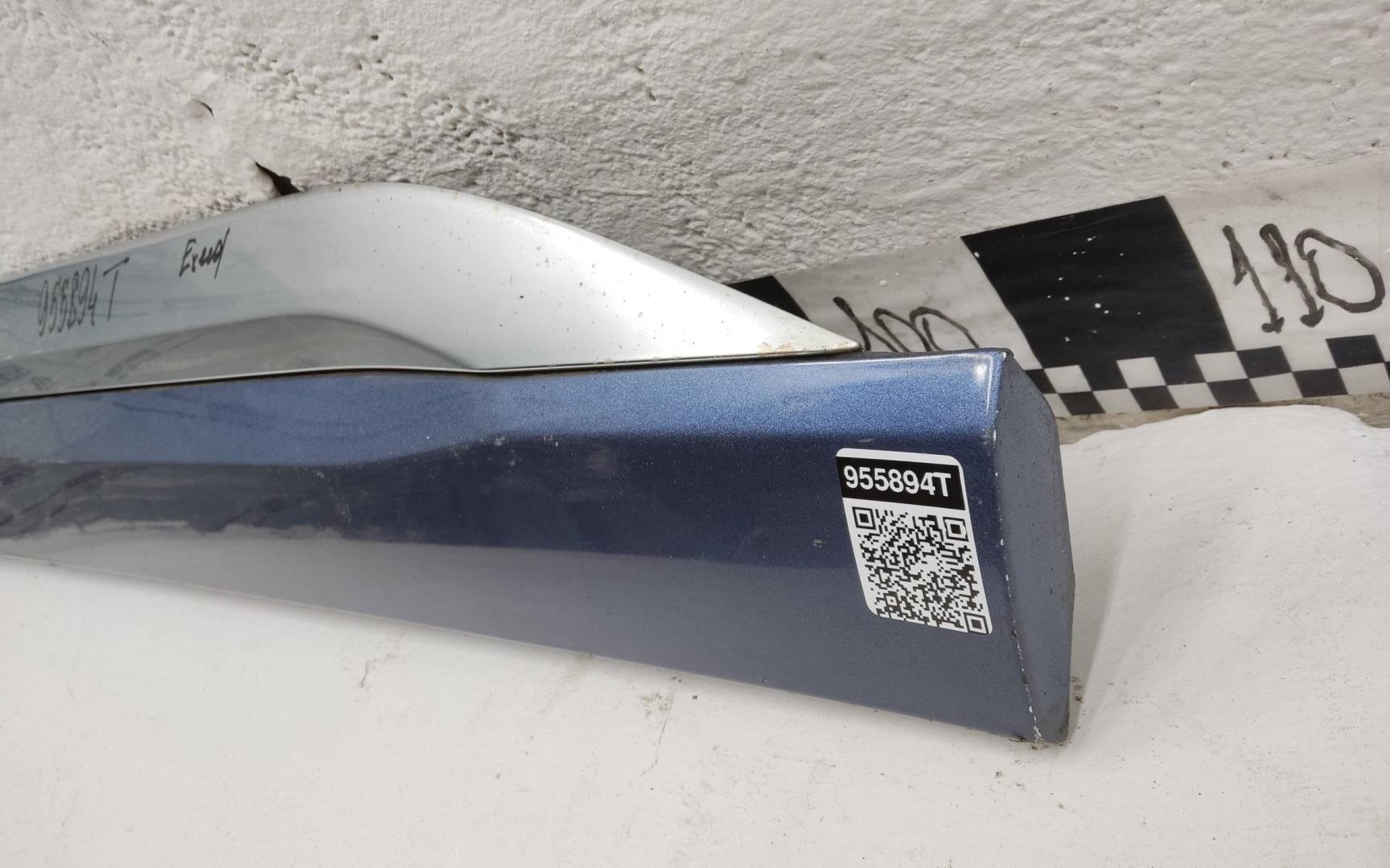 Накладка двери передней правой