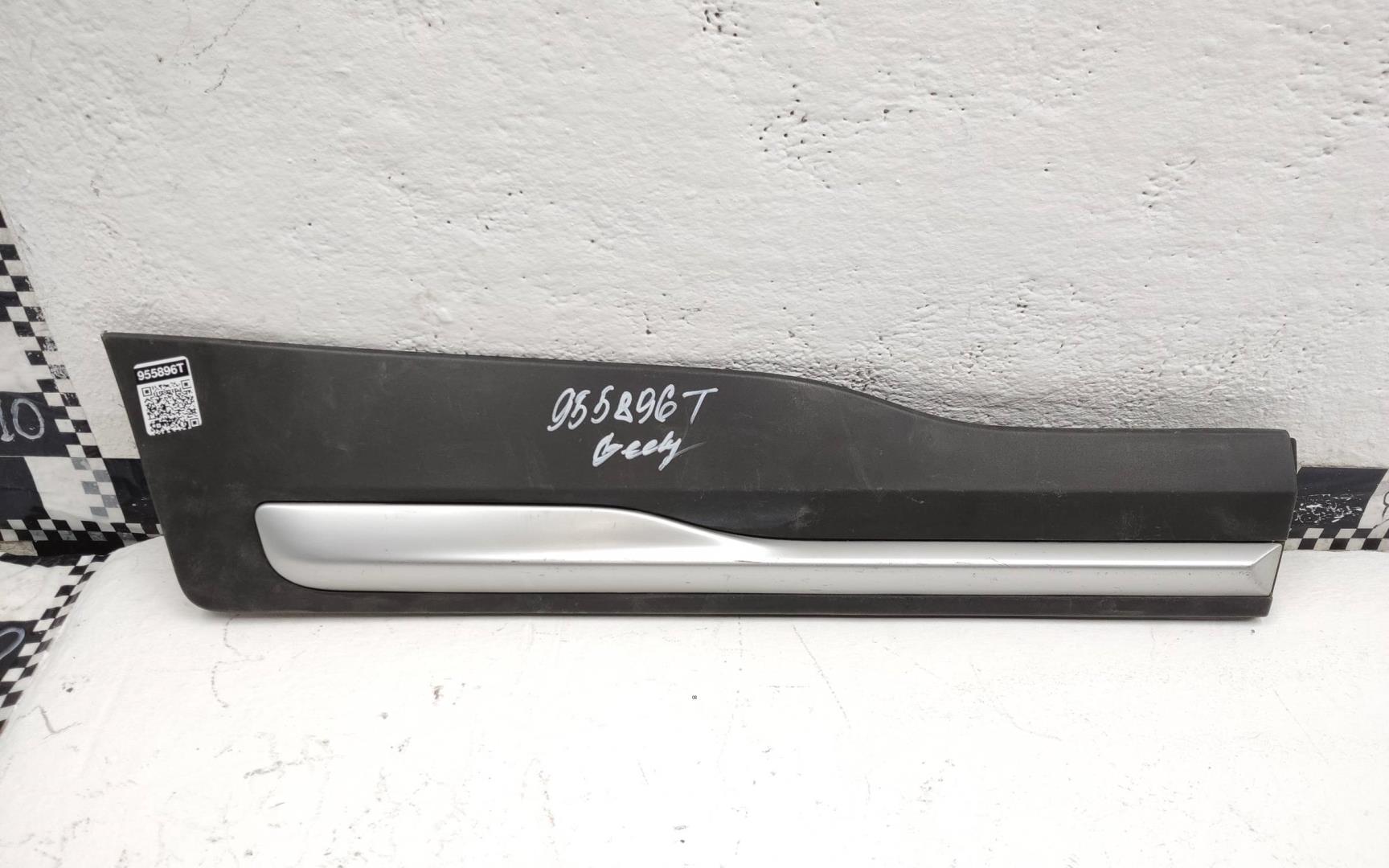 Накладка двери задней правой