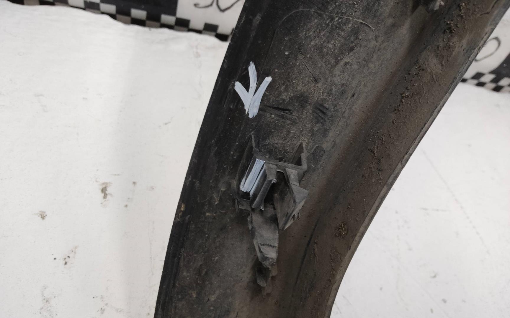 Накладка переднего крыла правого