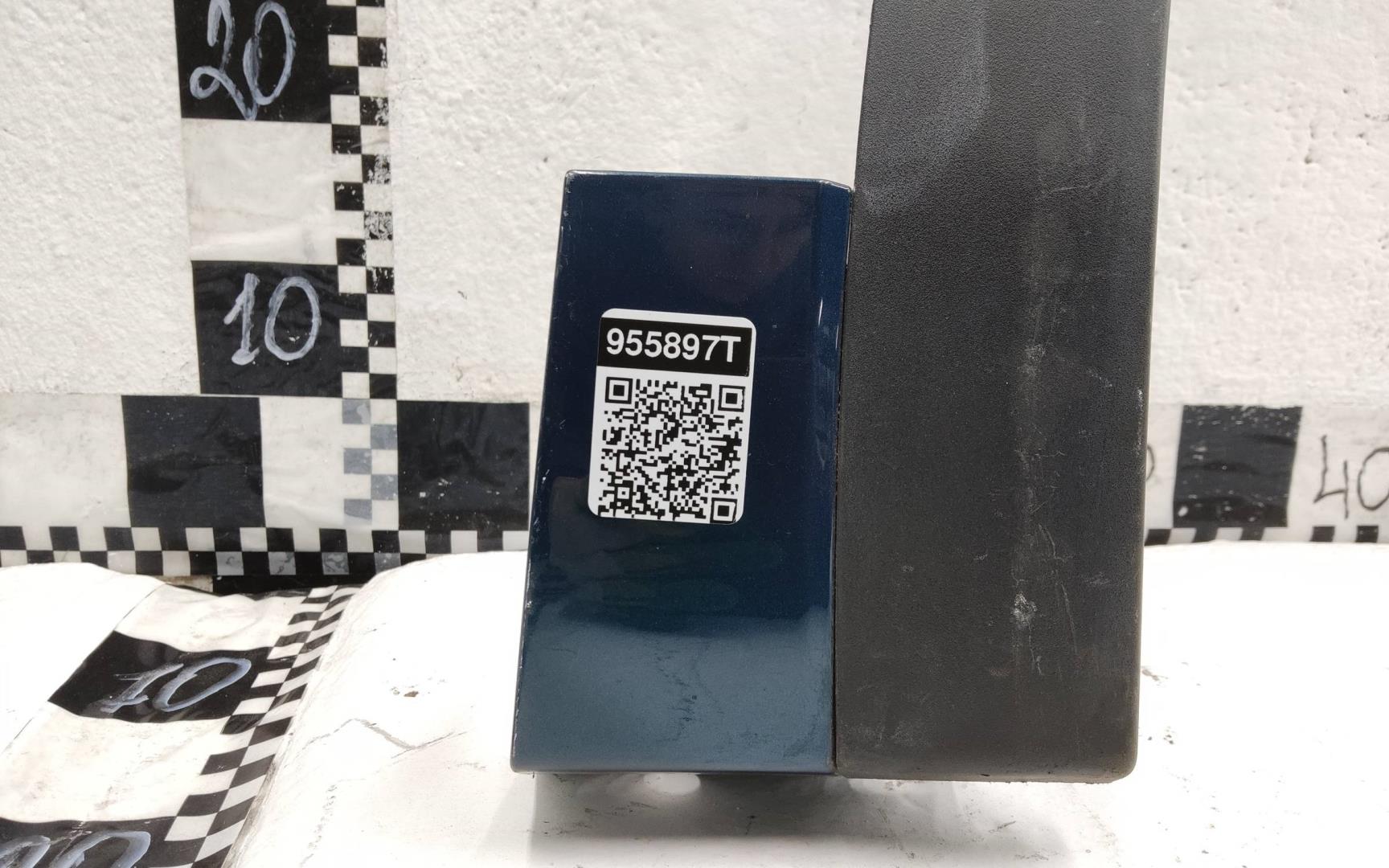 Накладка переднего крыла правого