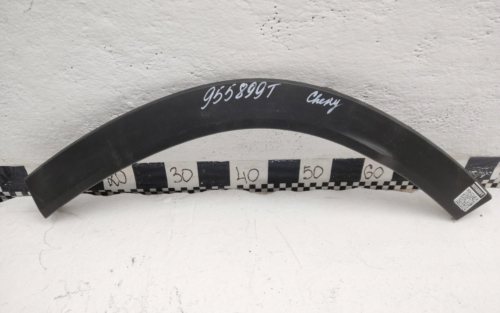 Накладка заднего крыла левого