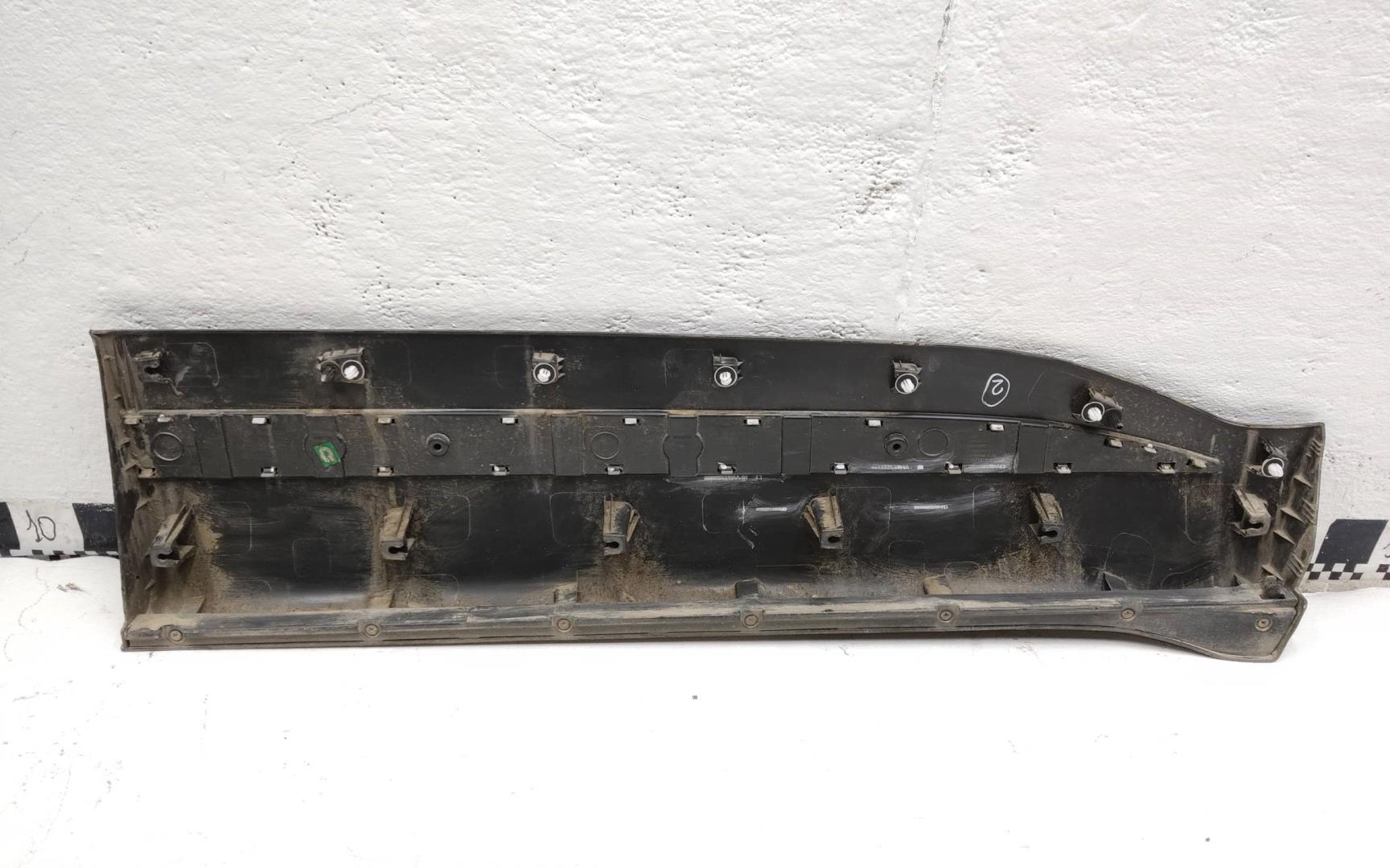 Накладка двери передней левой