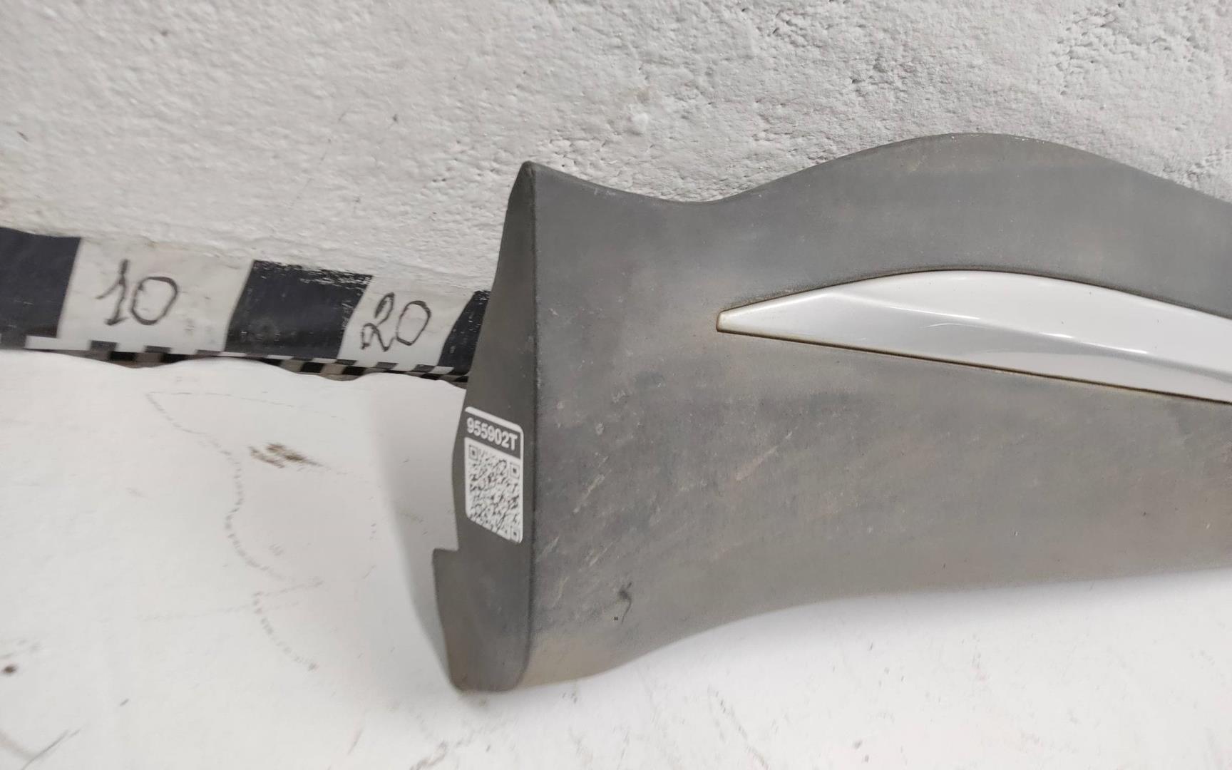 Накладка двери передней левой