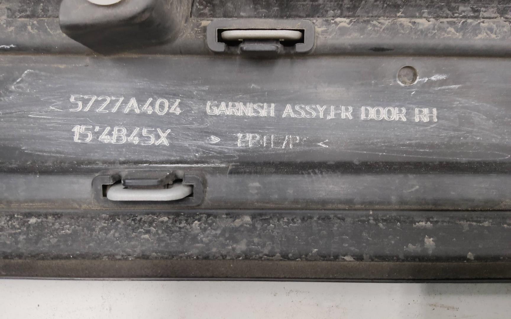 Накладка двери передней правой