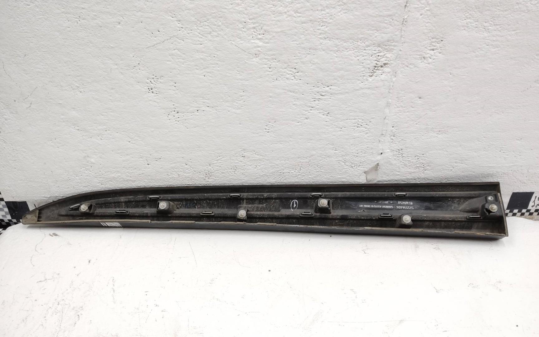 Накладка двери передней правой