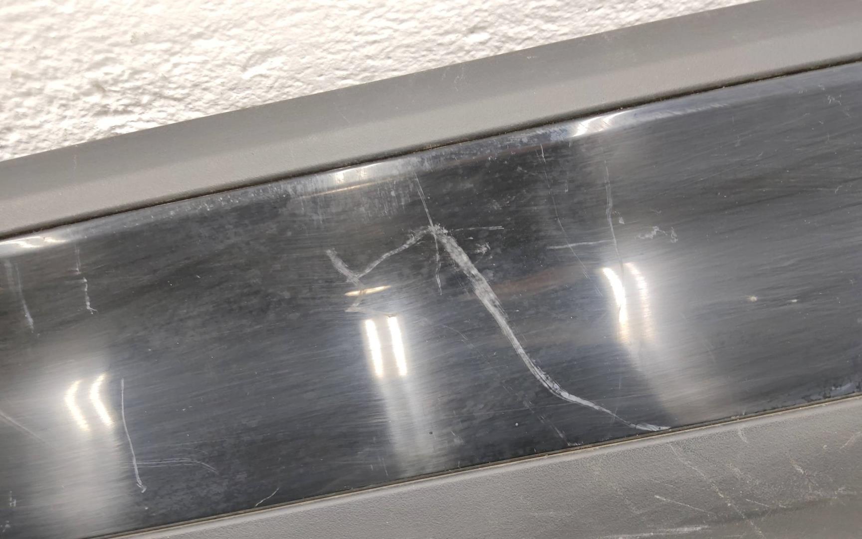 Накладка двери передней левой