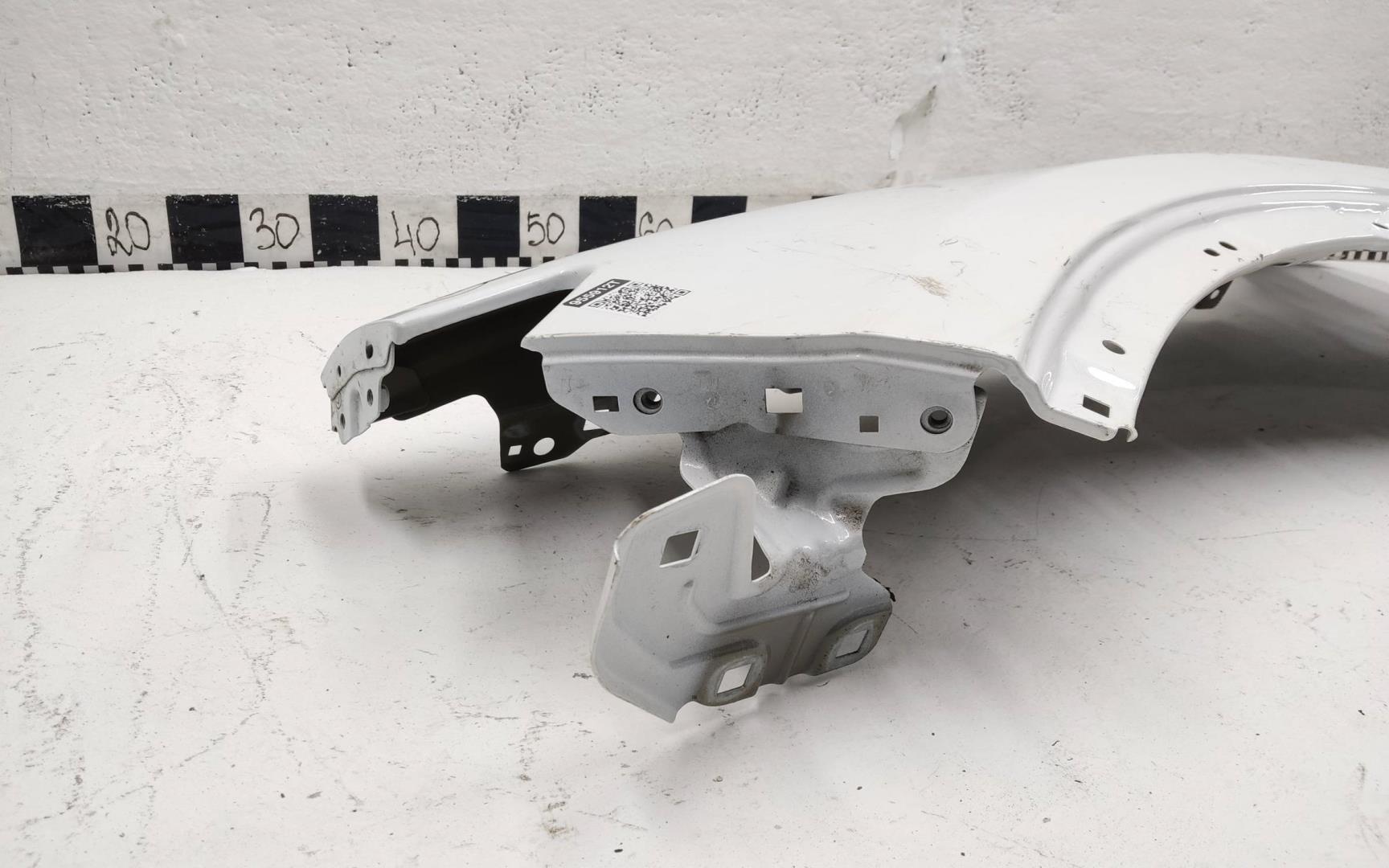 Крыло переднее левое