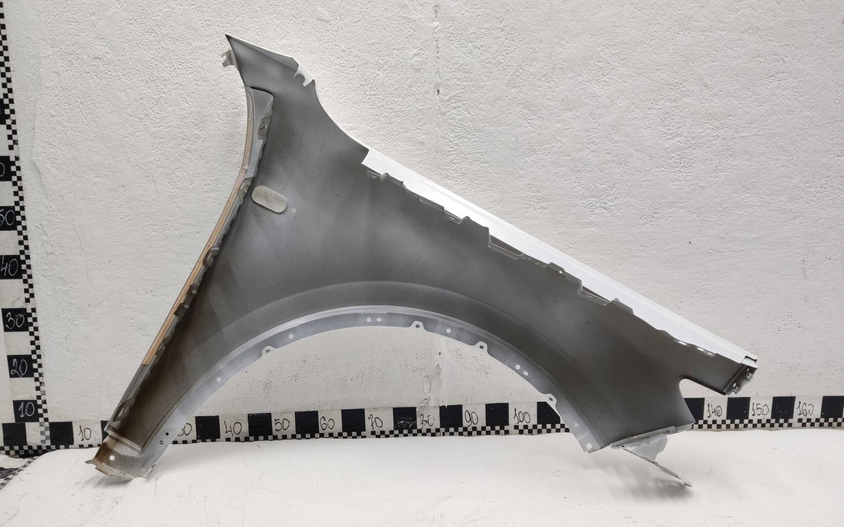 Крыло переднее левое