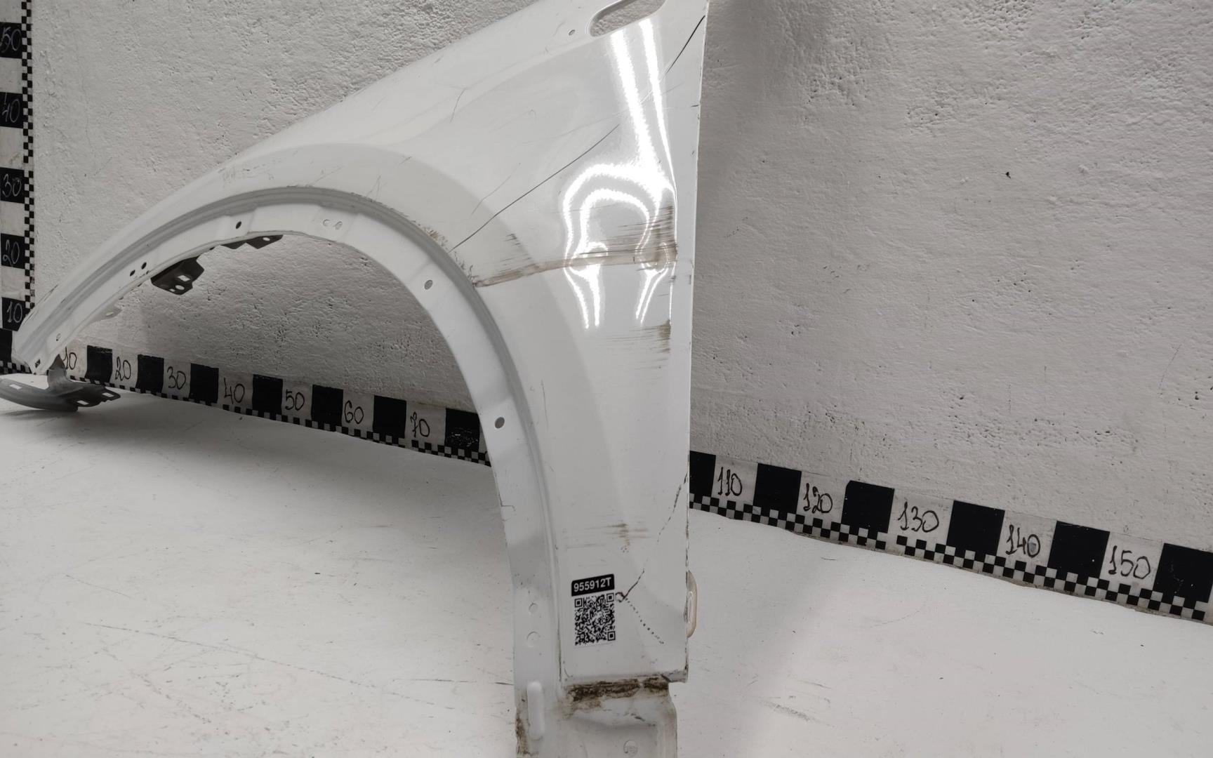 Крыло переднее левое