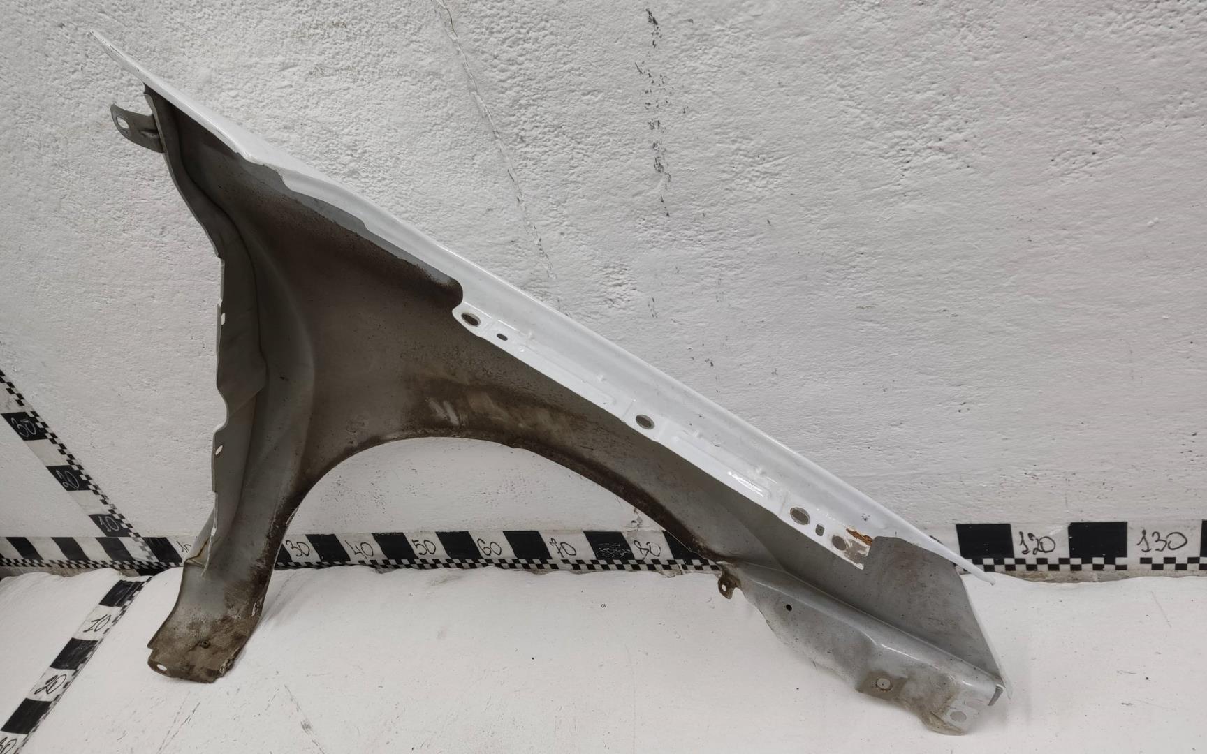 Крыло переднее левое