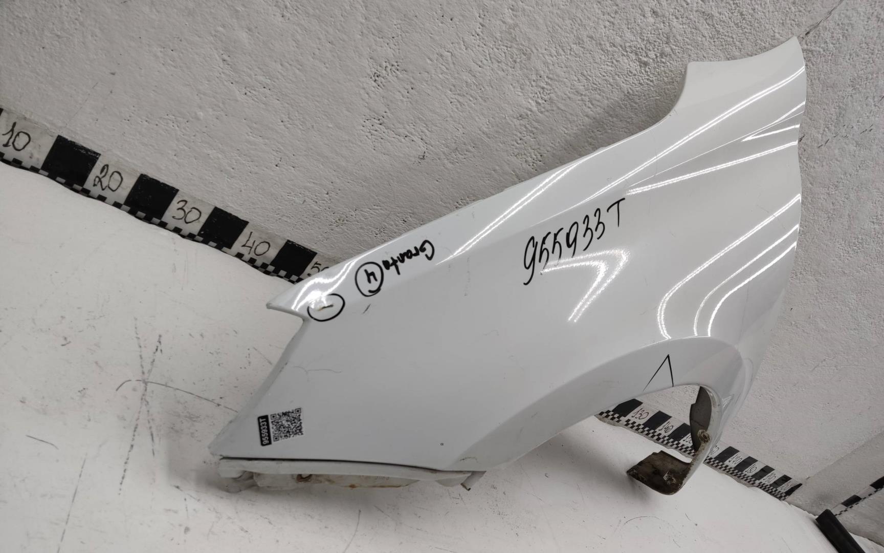 Крыло переднее левое