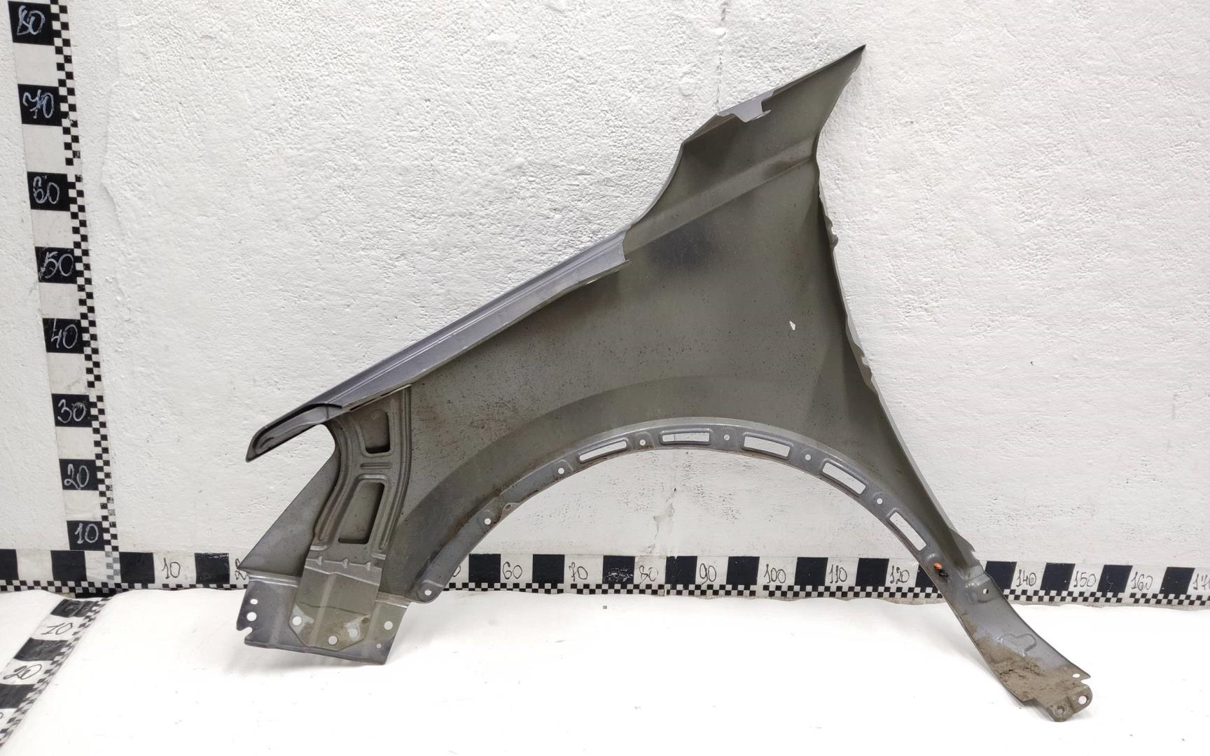 Крыло переднее правое