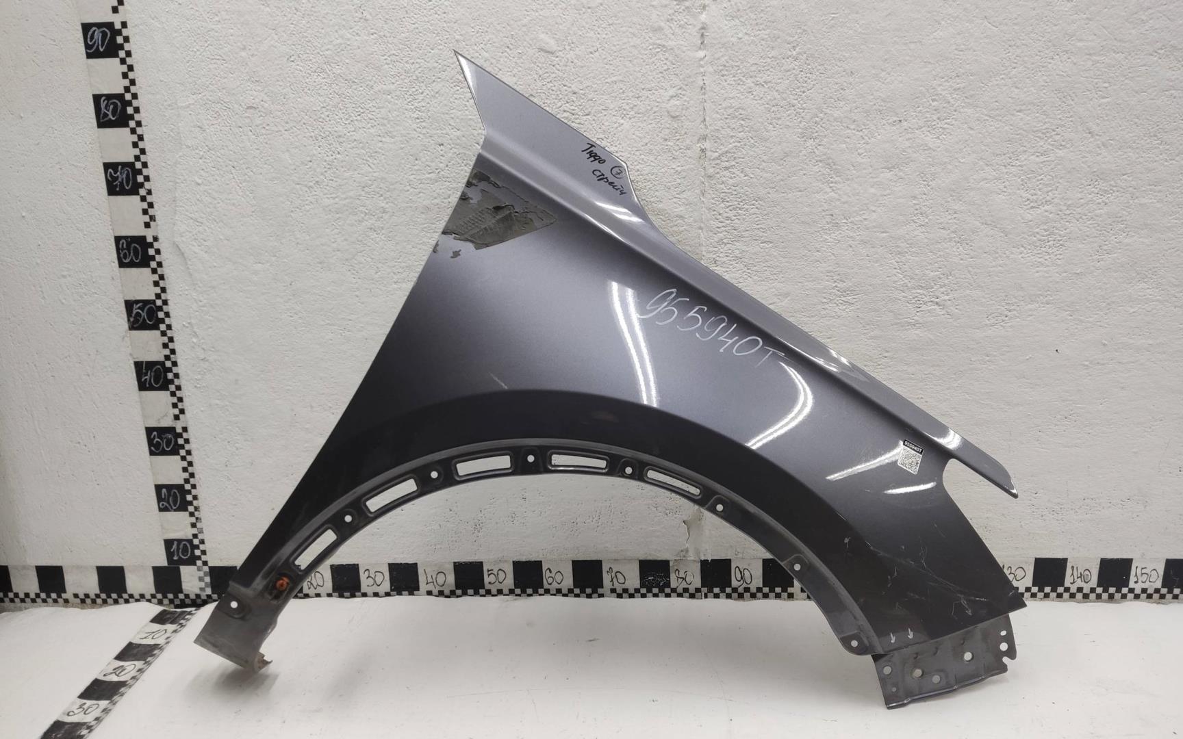 Крыло переднее правое