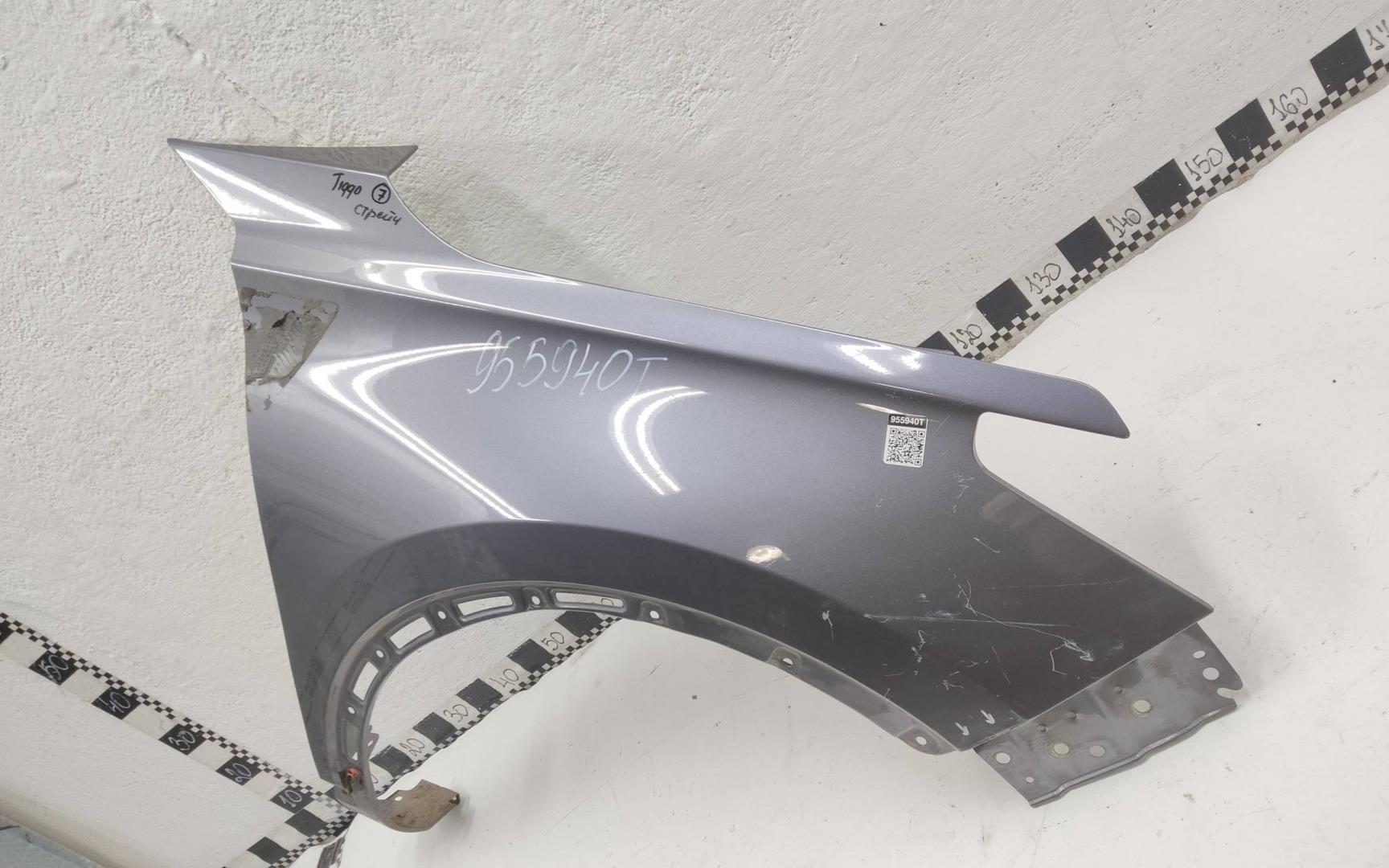 Крыло переднее правое