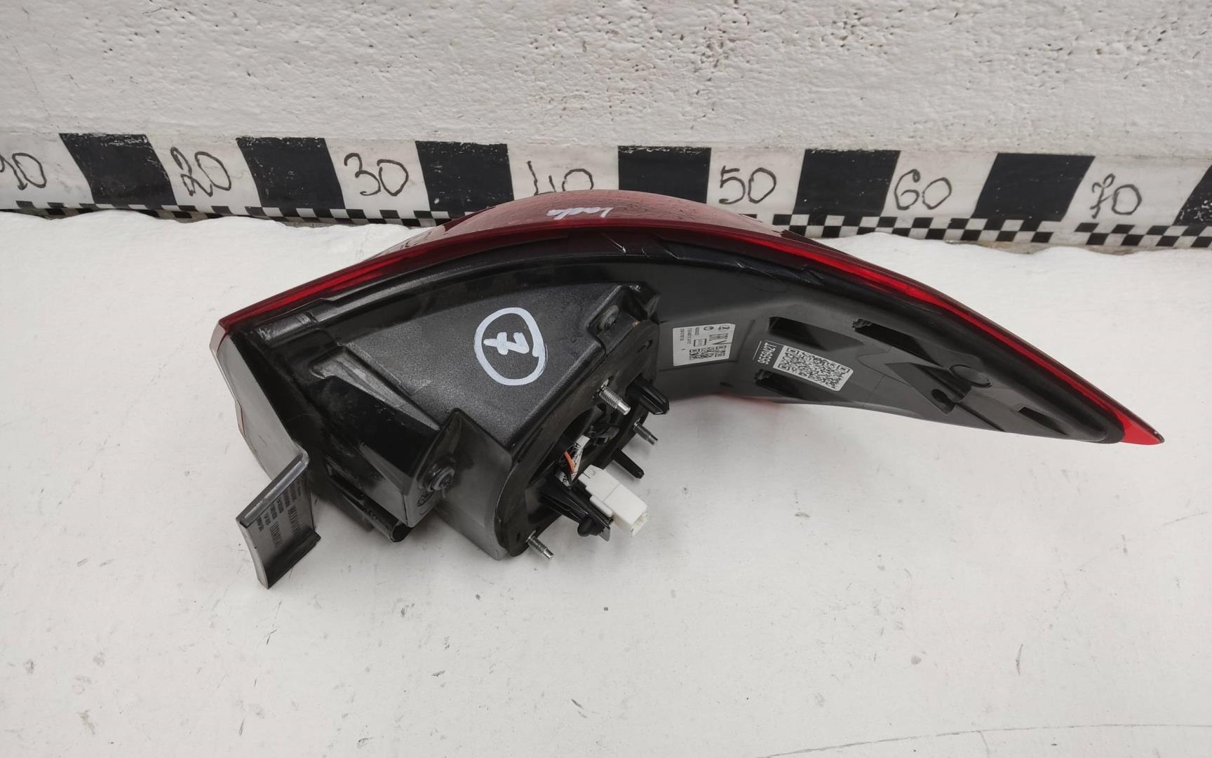 Фонарь задний наружный левый