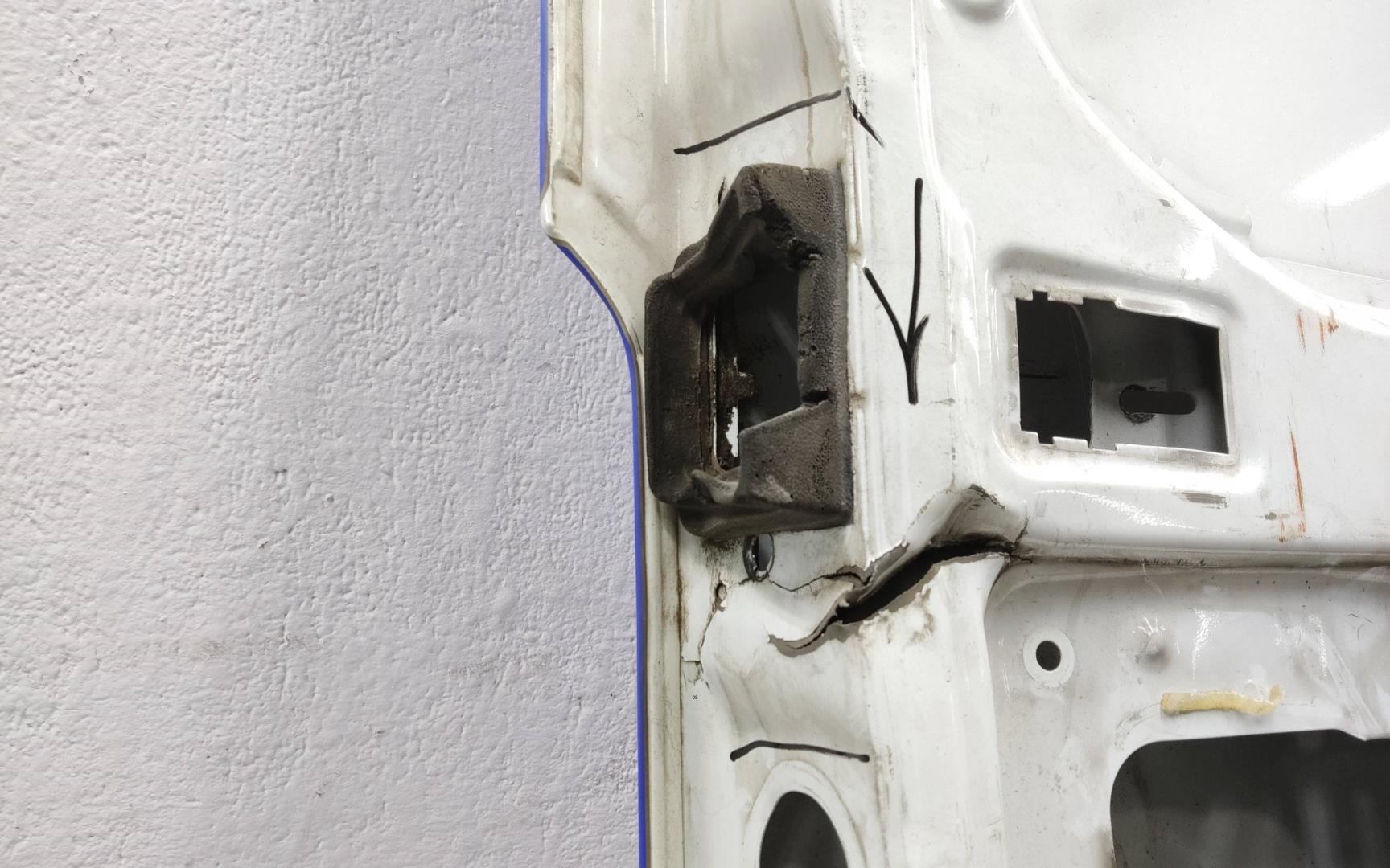 Дверь задняя правая