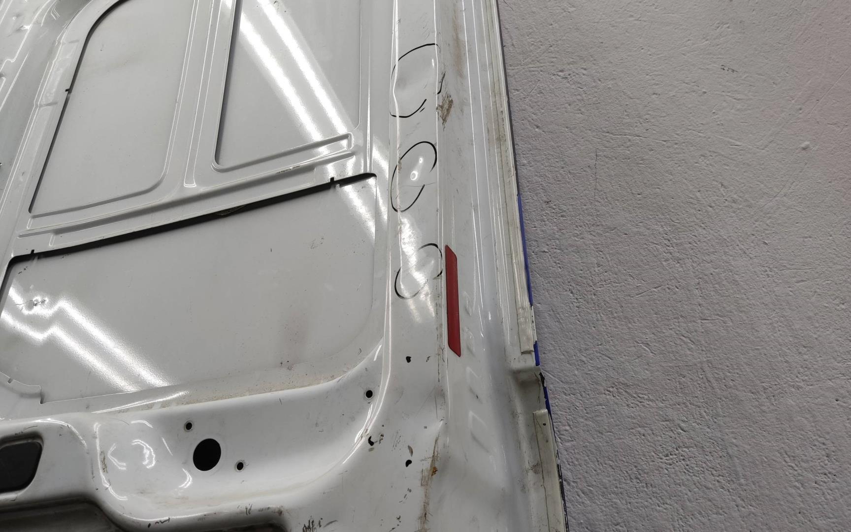 Дверь задняя правая