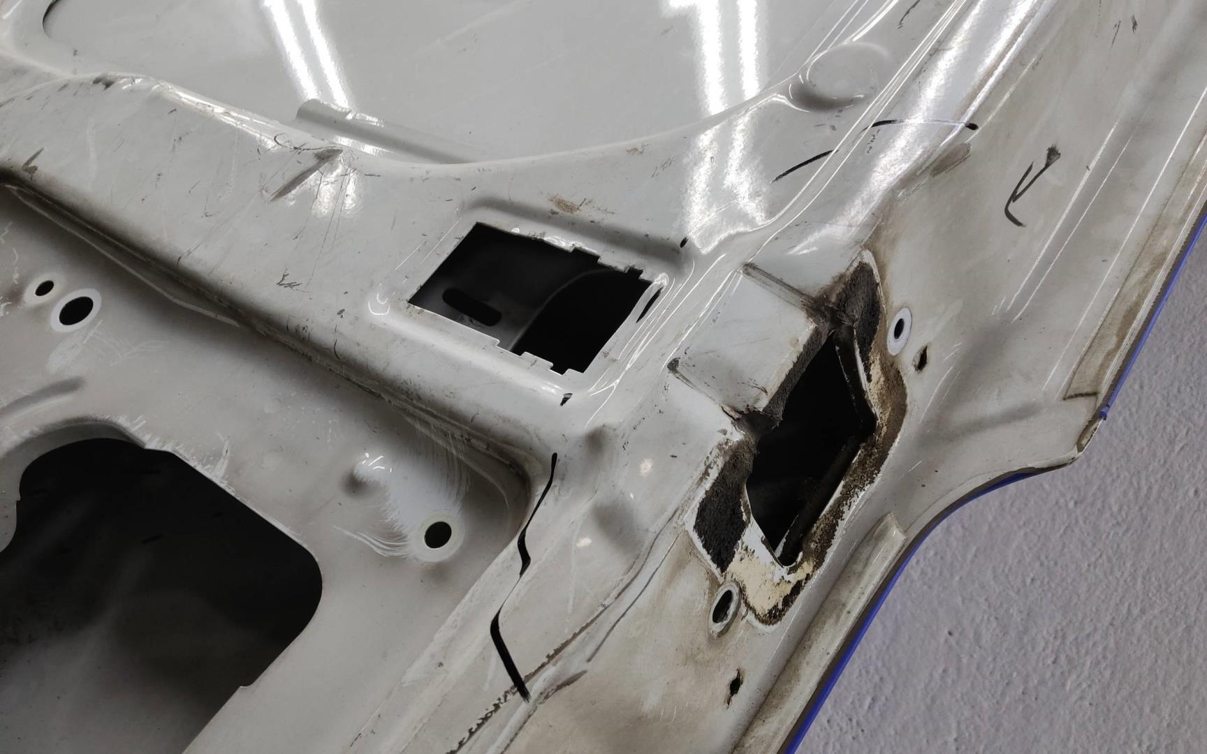 Дверь задняя левая