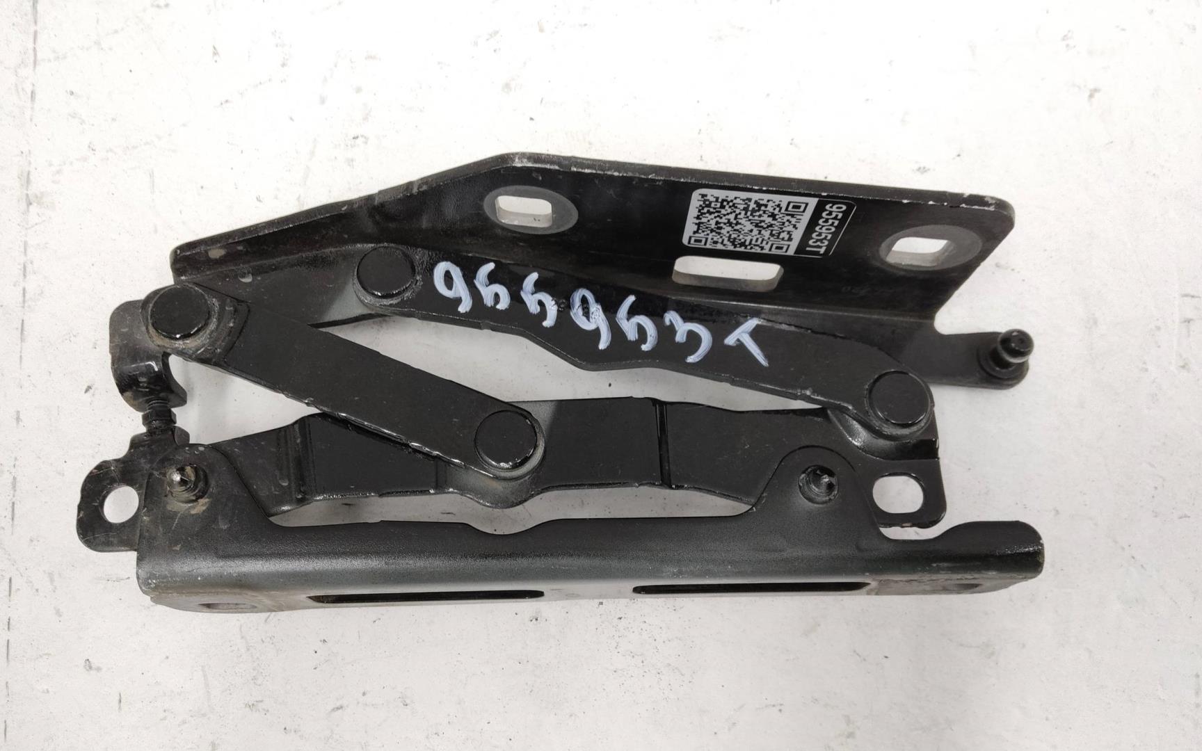 Петля капота левая