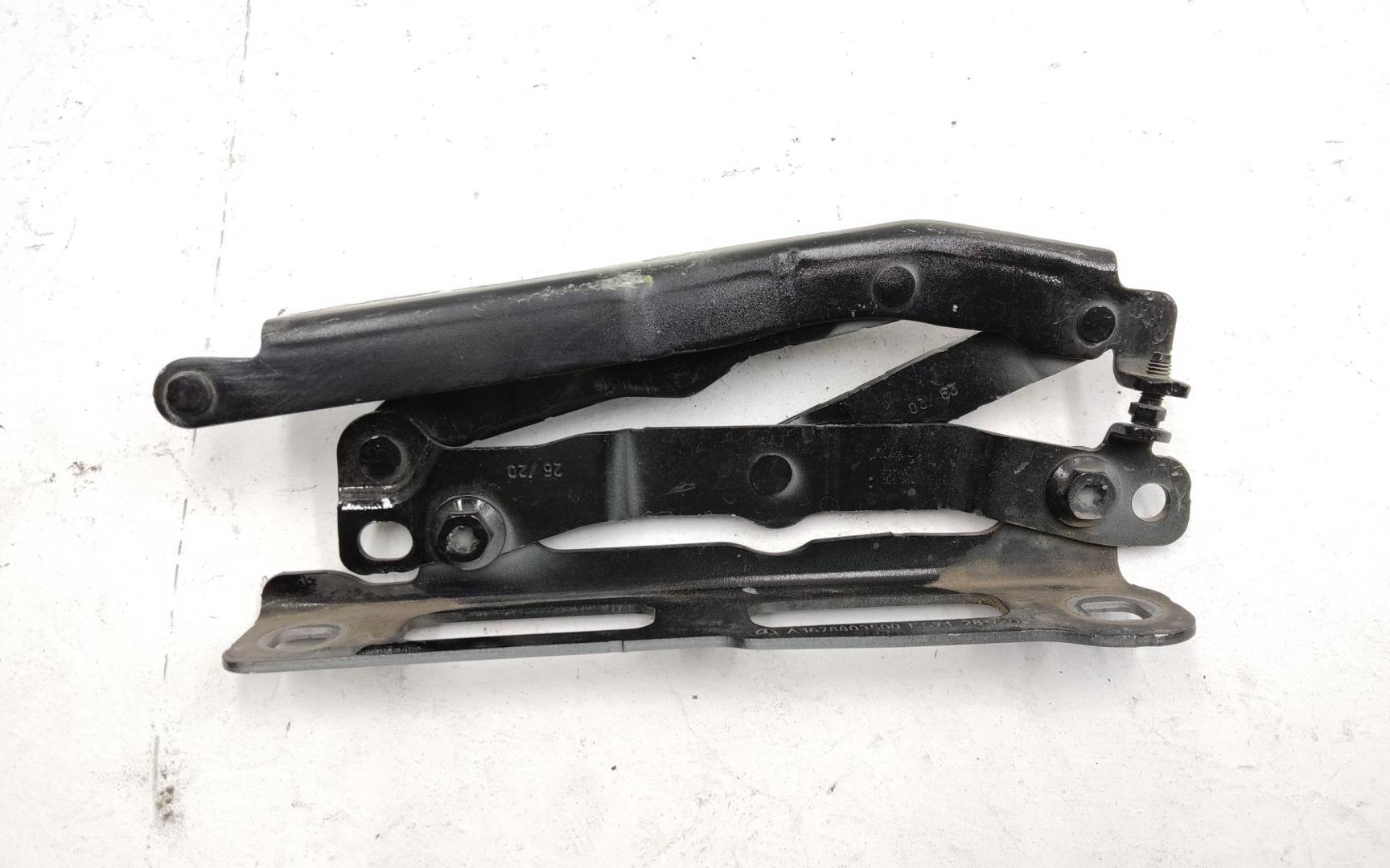 Петля капота левая