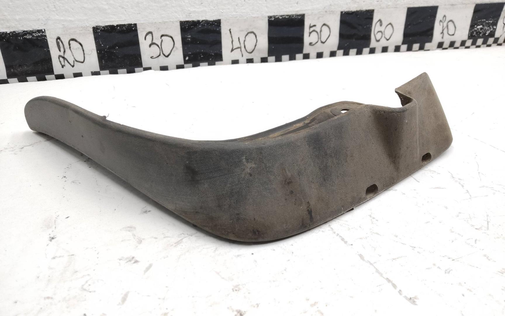 Брызговик передний левый