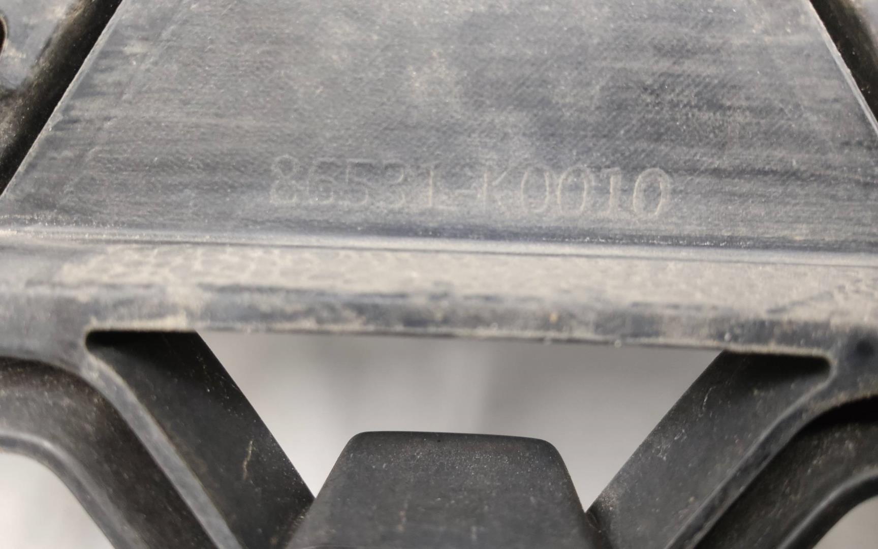 Решетка в бампер центральная