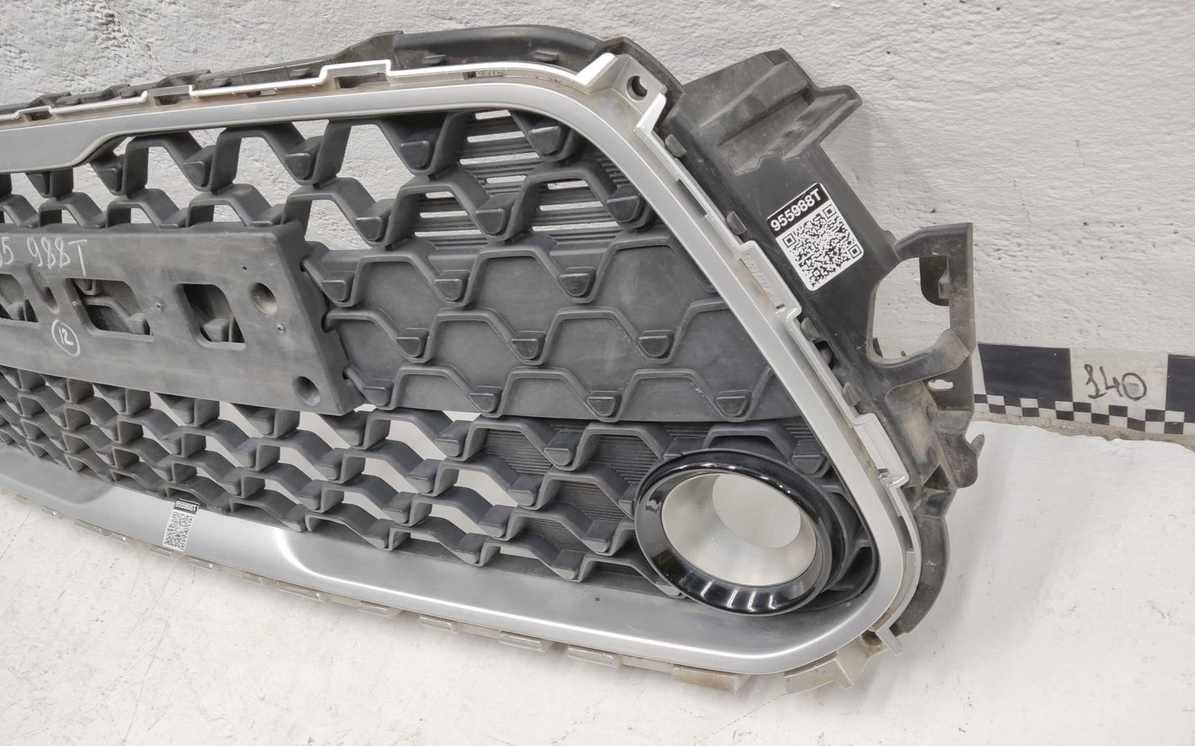 Решетка в бампер центральная