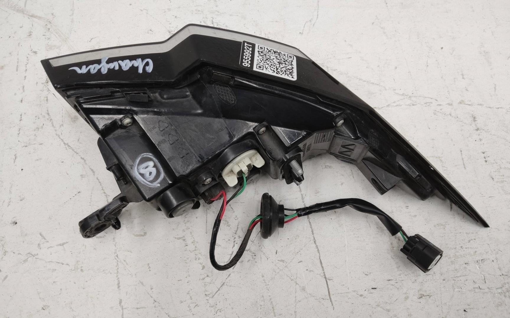 Фонарь задний наружный левый