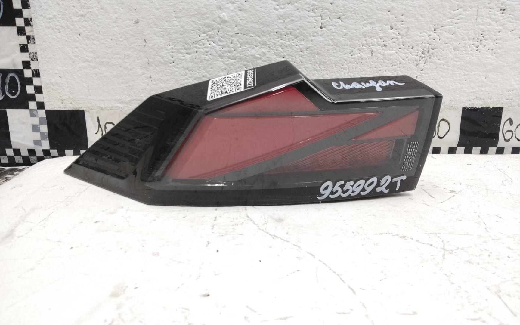 Фонарь задний наружный левый