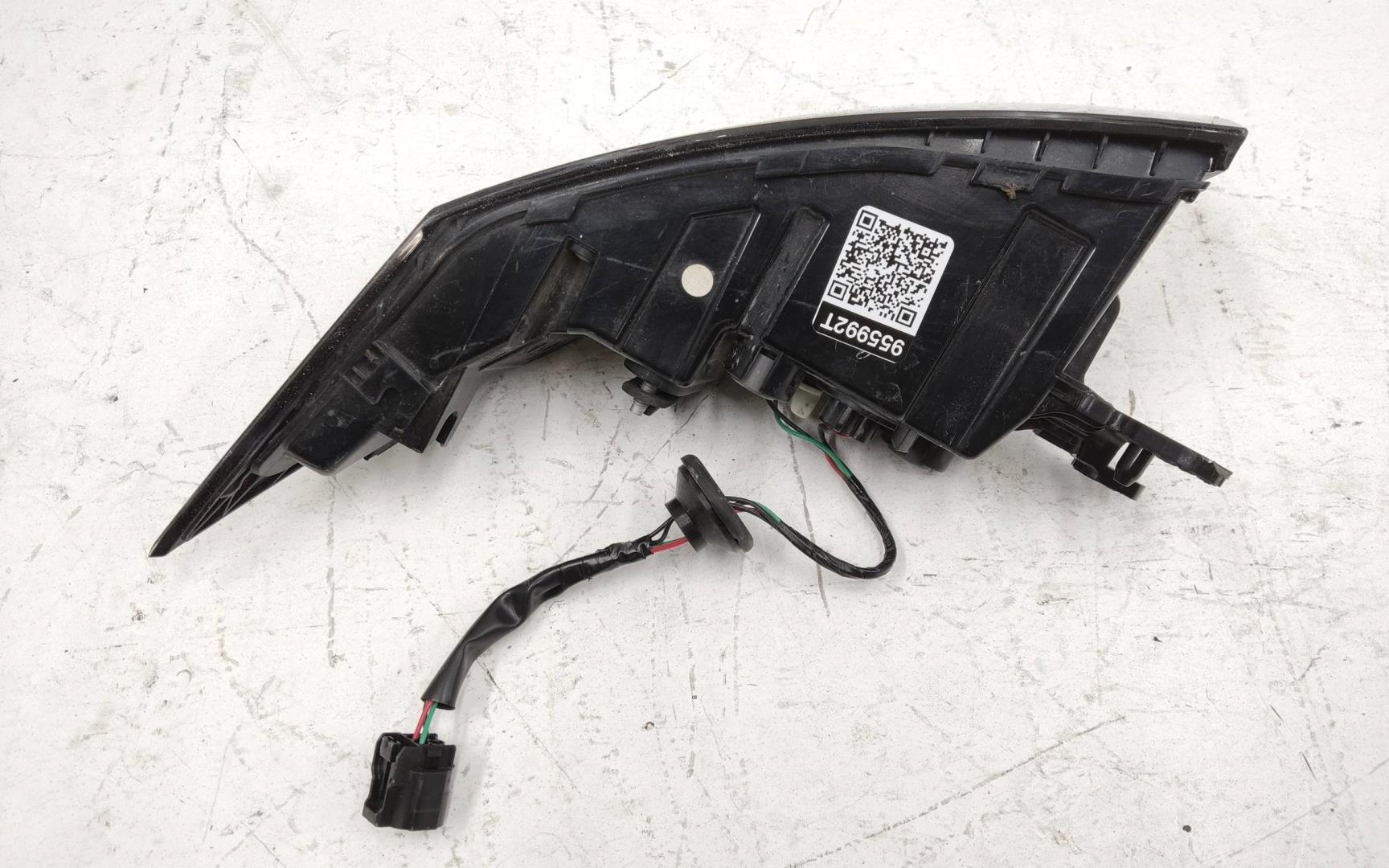 Фонарь задний наружный левый