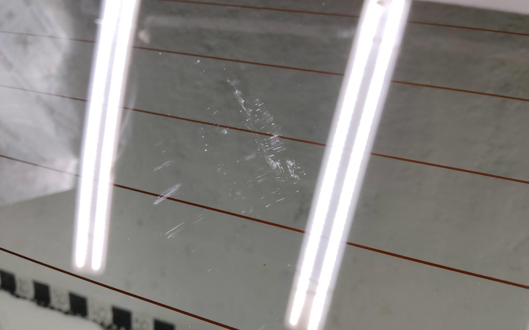 Стекло двери багажника