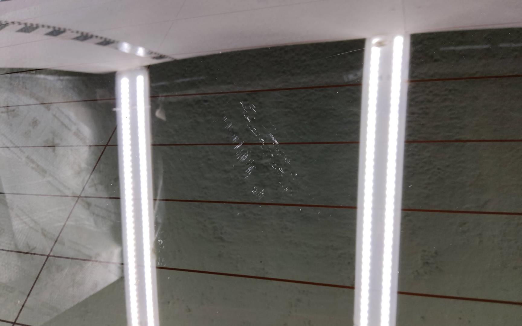 Стекло двери багажника